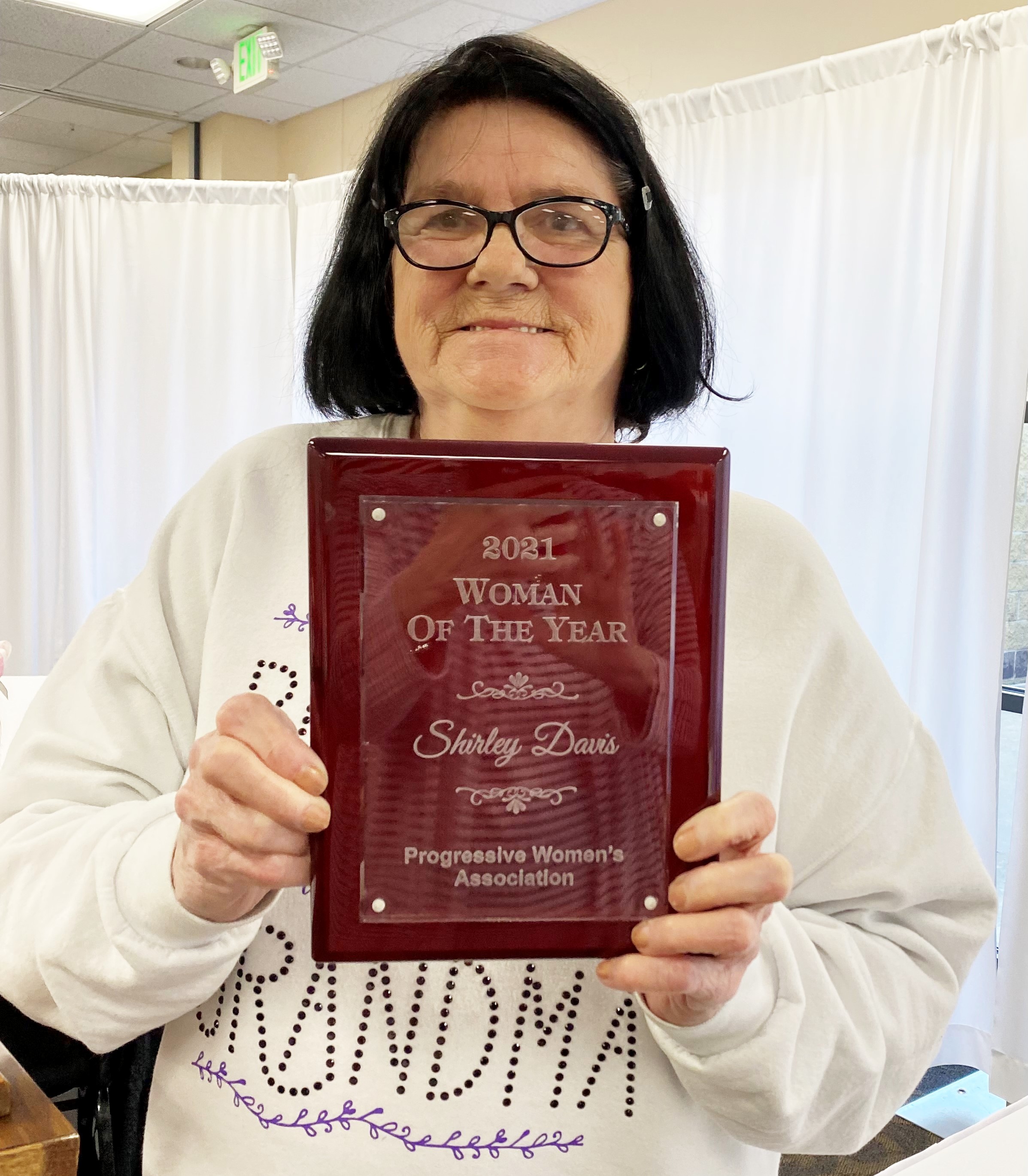 Women’s group presents awards