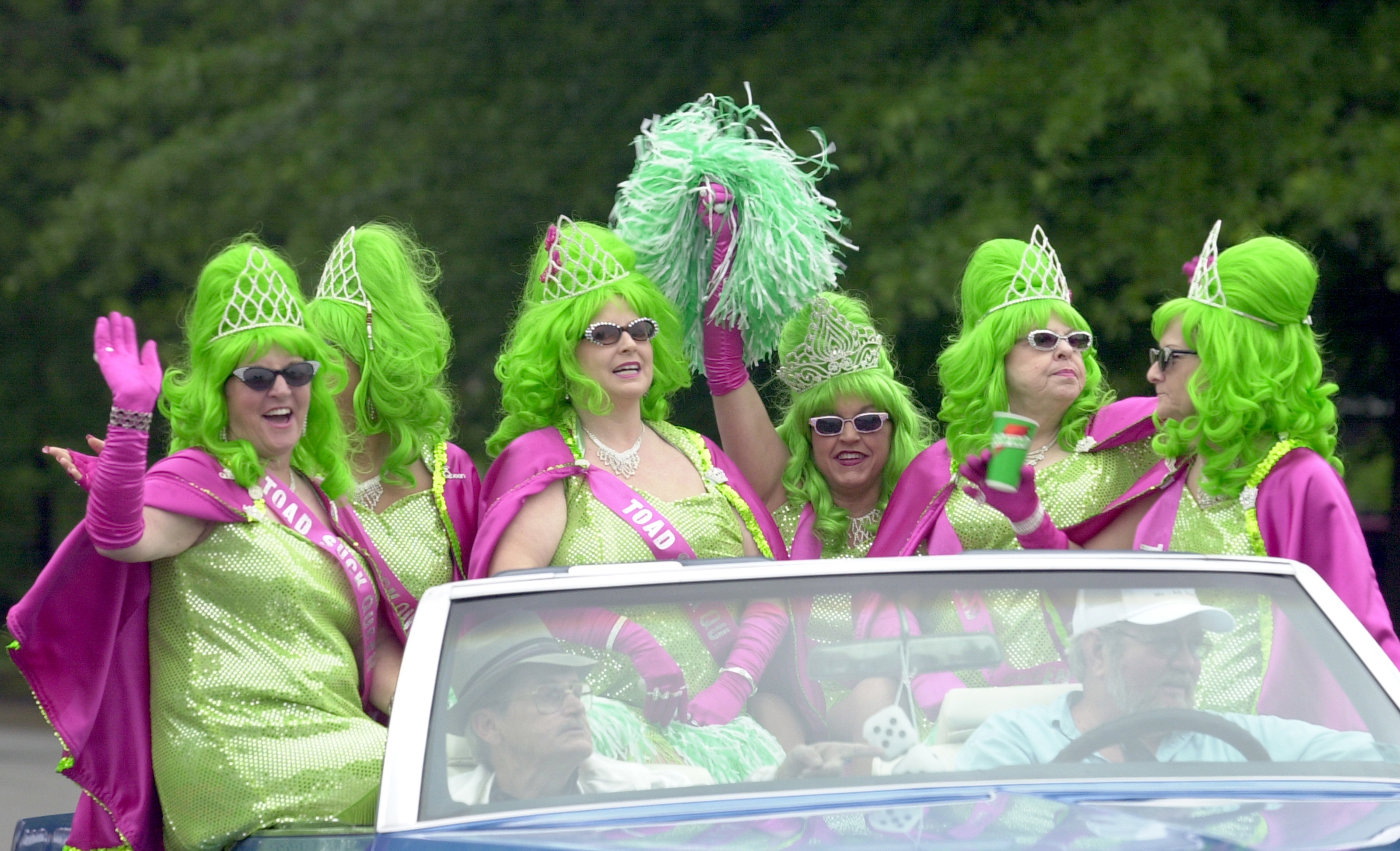 Remember when, Arkansas? Charitable Toad Suck Queens took up their tiaras 30 years ago - Vimarsana News