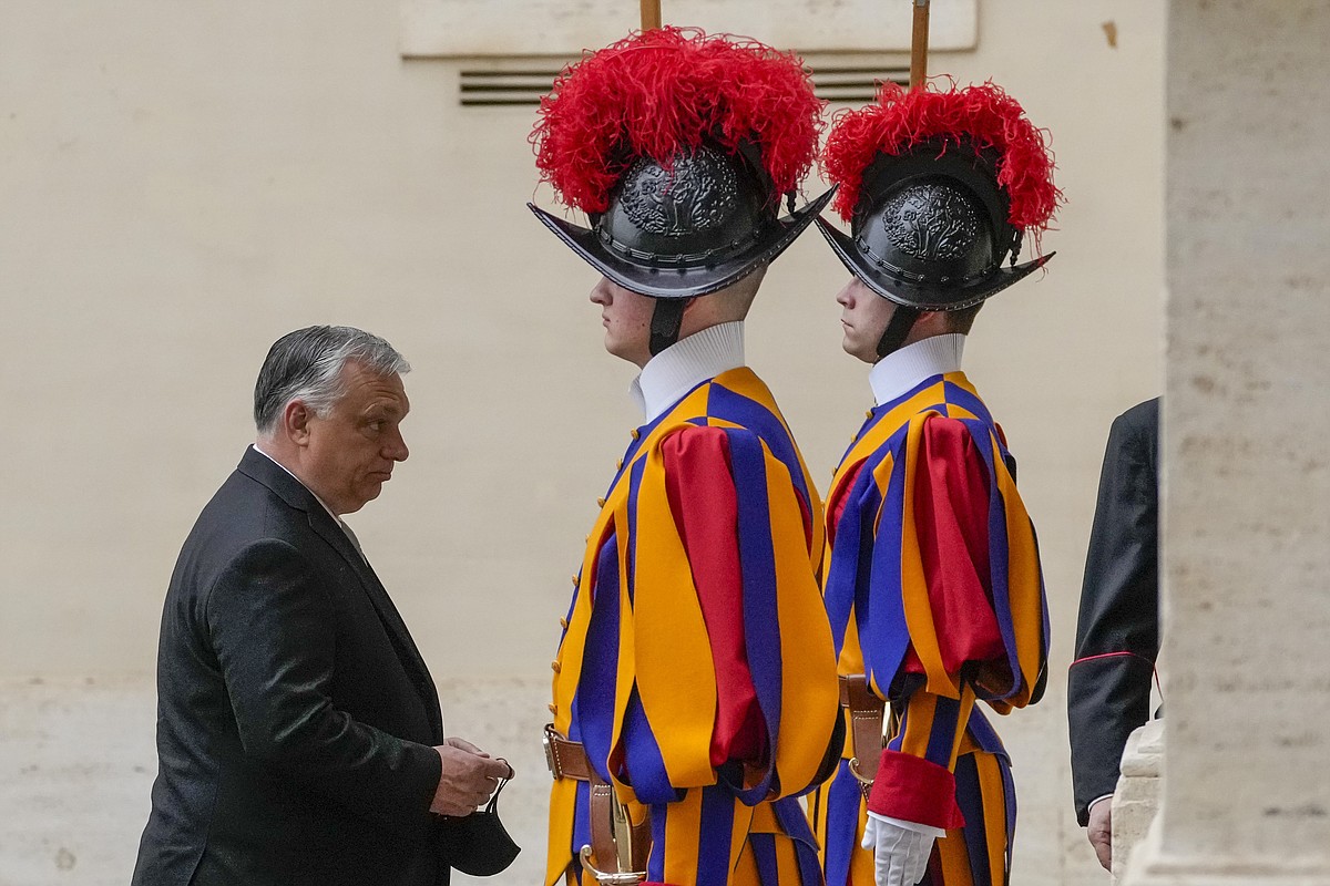 Hungarian meets pope in 2nd visit within year