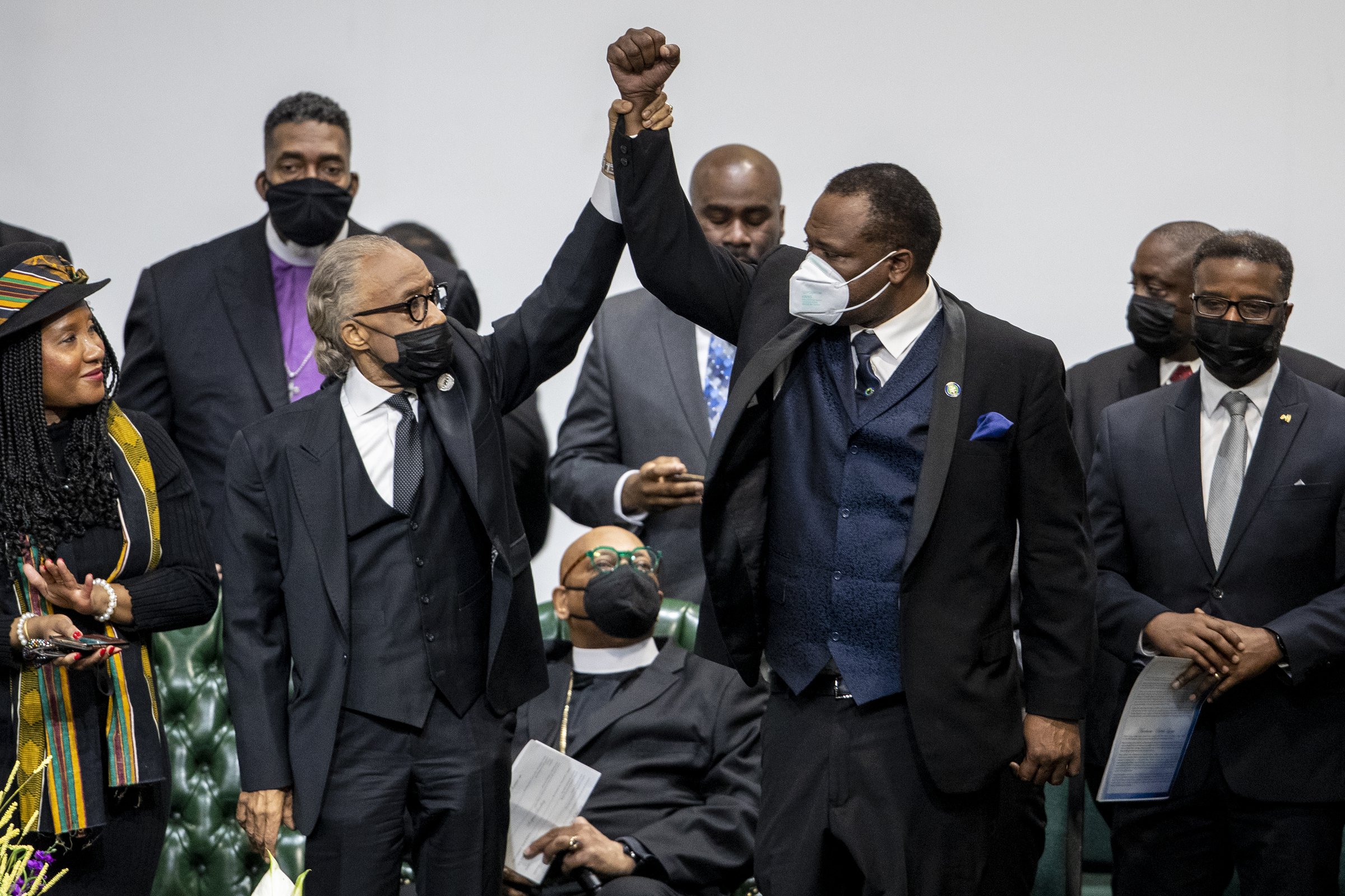 Sharpton wants officer in shooting named - Vimarsana News