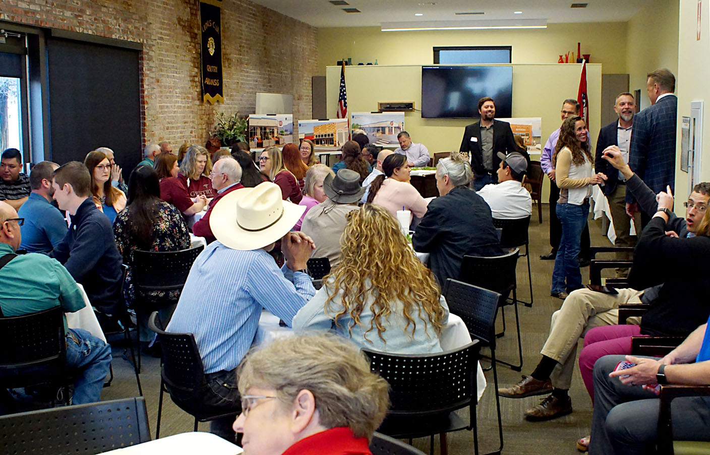 Community mixer held for Gentry businesses - Vimarsana News