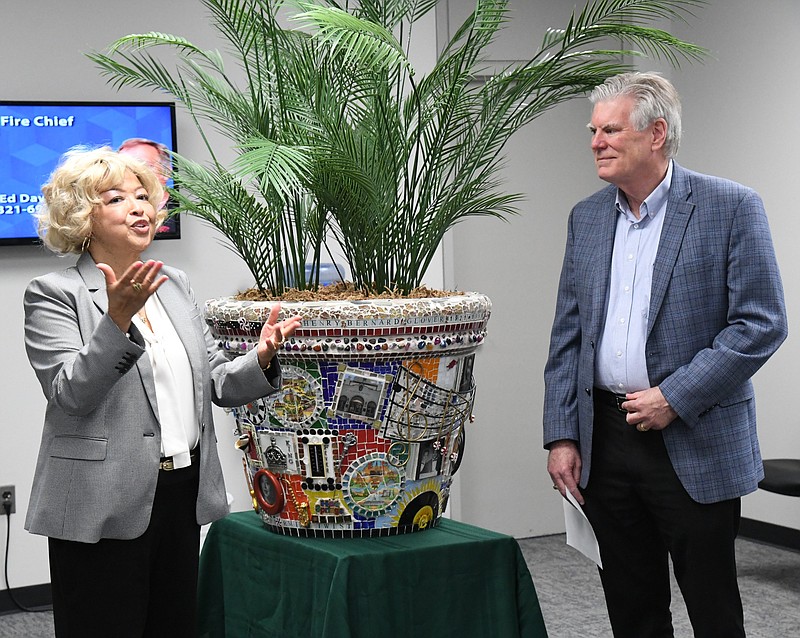 Sherry Glover Thompson, left, speaks at the unveiling of the planter that she donated to the city in honor of her father, Henry Glover, while Hot Springs Mayor Pat McCabe listens. - Photo by Tanner Newton of The Sentinel-Record