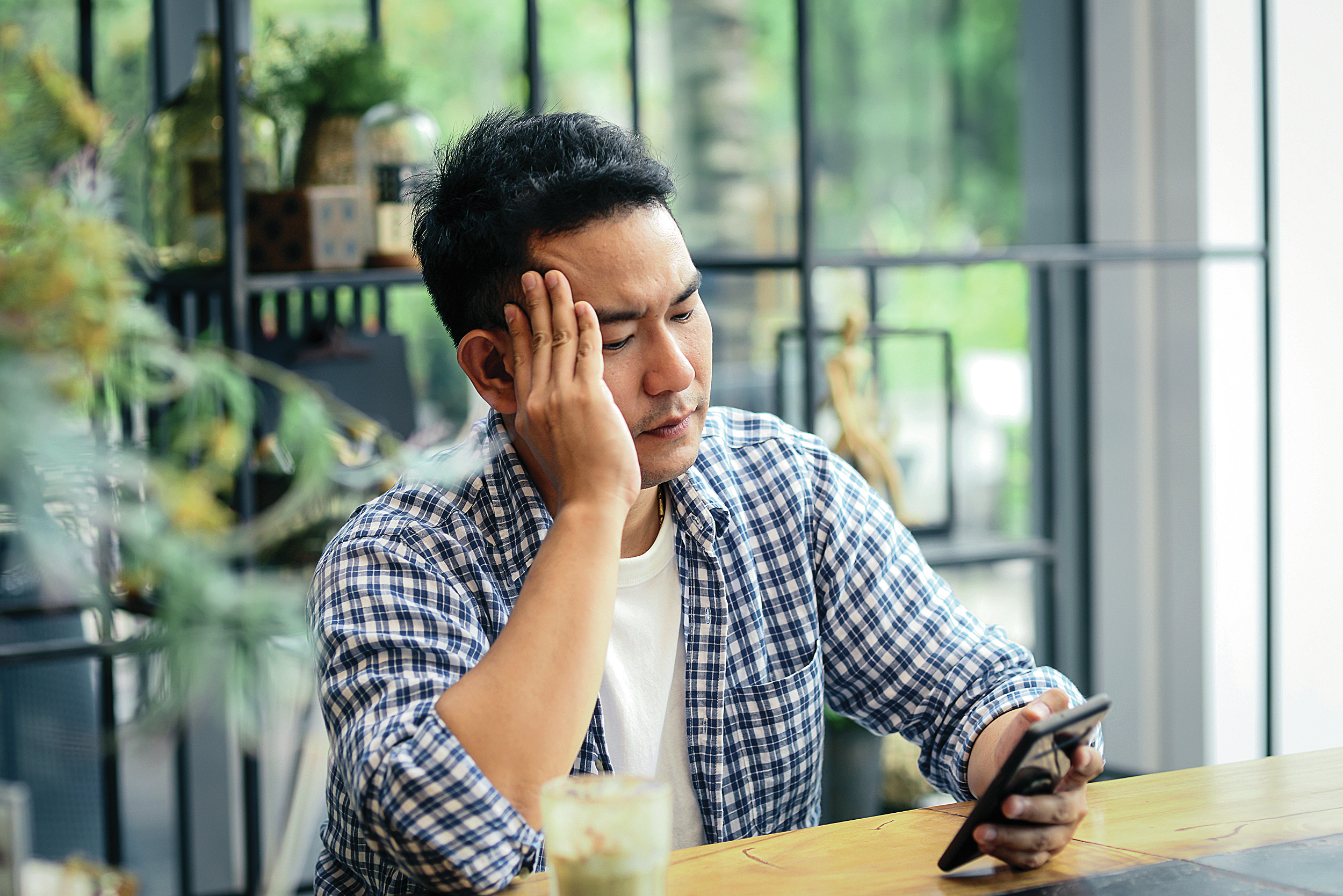 How to keep your phone working while traveling abroad - Vimarsana News