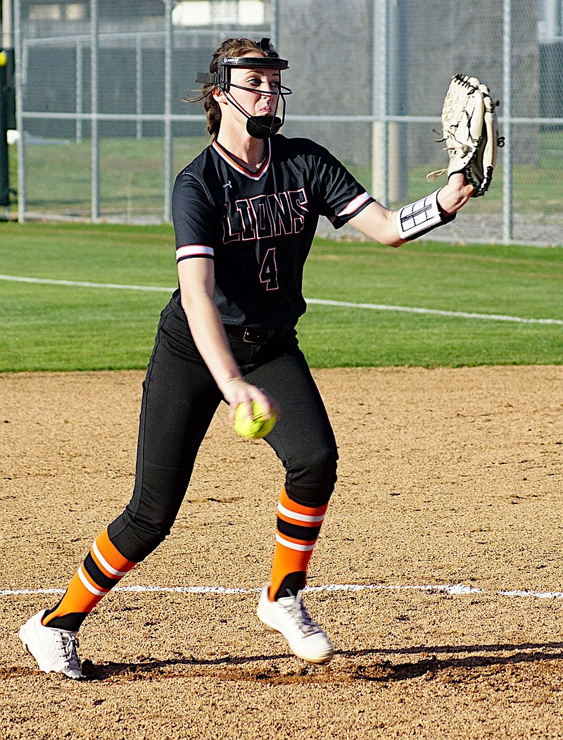 Westside Eagle Observer file photo/RANDY MOLL
Gravette's Brooke Handle throws a pitch during play in Gentry earlier this season.