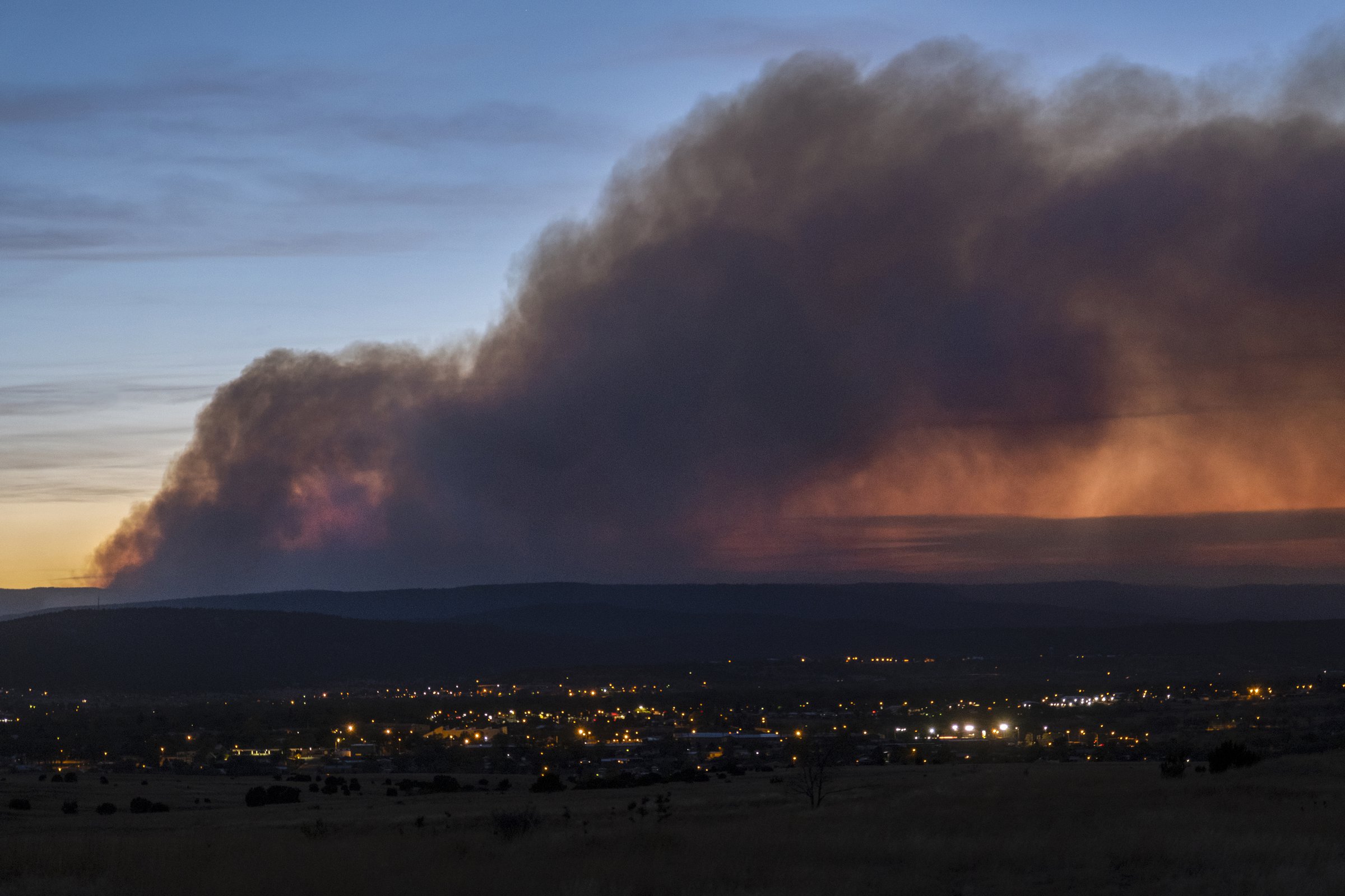High winds return to fan N.M. wildfires - Vimarsana News