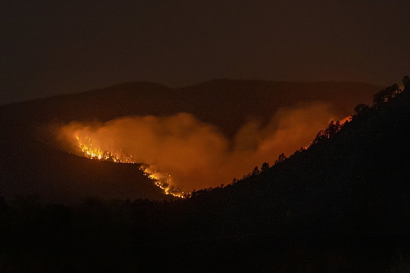 As blaze nears, Las Vegas residents begin to flee the flames