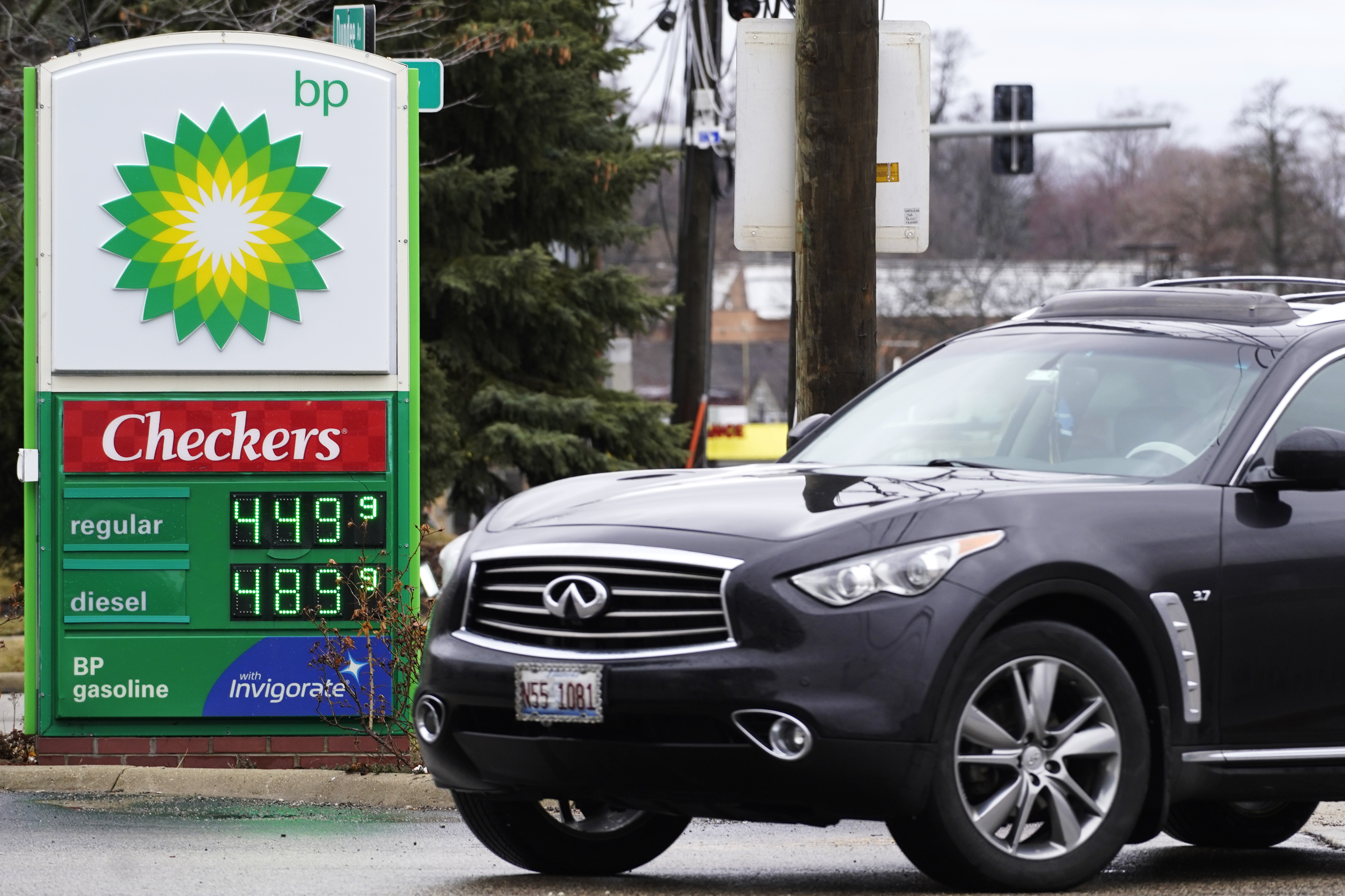 Gallon of gas jumps to record $4.37 high - Vimarsana News