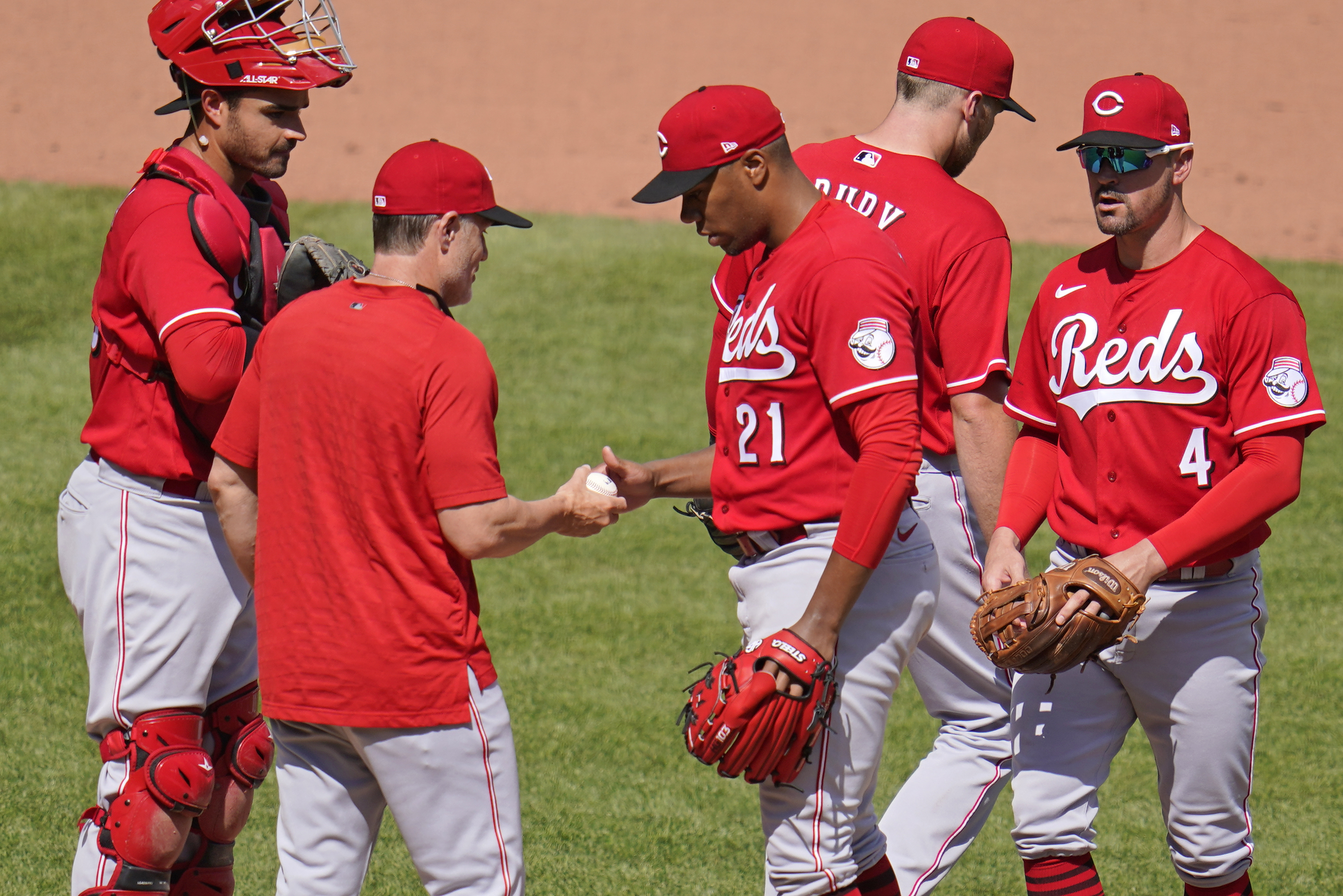 No-hit wonder: Pirates beat Reds, 1-0, without a hit - Vimarsana News