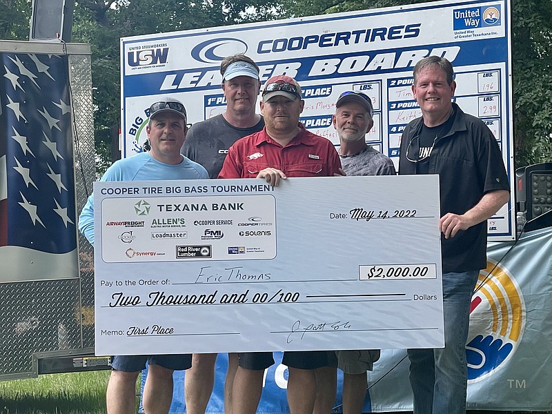 Eric Thomas, center, holds a check for $2,000 as the overall big bass winner in the Cooper Tire Big Bass Tournament on Saturday, May 14, 2022, at Millwood Lake near Ashdown, Arkansas. Thomas won with a 6.12-lb. lunker bass. The tournament is a fundraiser for the United Way of Greater Texarkana. Pictured with Thomas are, from left, Scott Cole, Kyle Thomas, Kerry Halter and United Way President Mark Bledsoe. (Photo courtesy of UWGT)