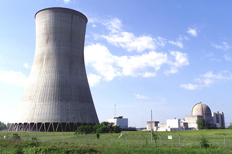 ** FILE ** This May 2001 photo shows the Callaway Nuclear Plant, about 10 miles southeast of Fulton, Mo. The state Public Service Commission has ordered AmerenUE in 2006 to partially disclose its plans for future expansion, including a possible second reactor at its Callaway County nuclear plant. A coalition of environmental groups is challenging the utility, which wanted a public disclosure exemption, citing competitive trade secrets. (AP Photo/Columbia Daily Tribune, Don Shrubshell, File)