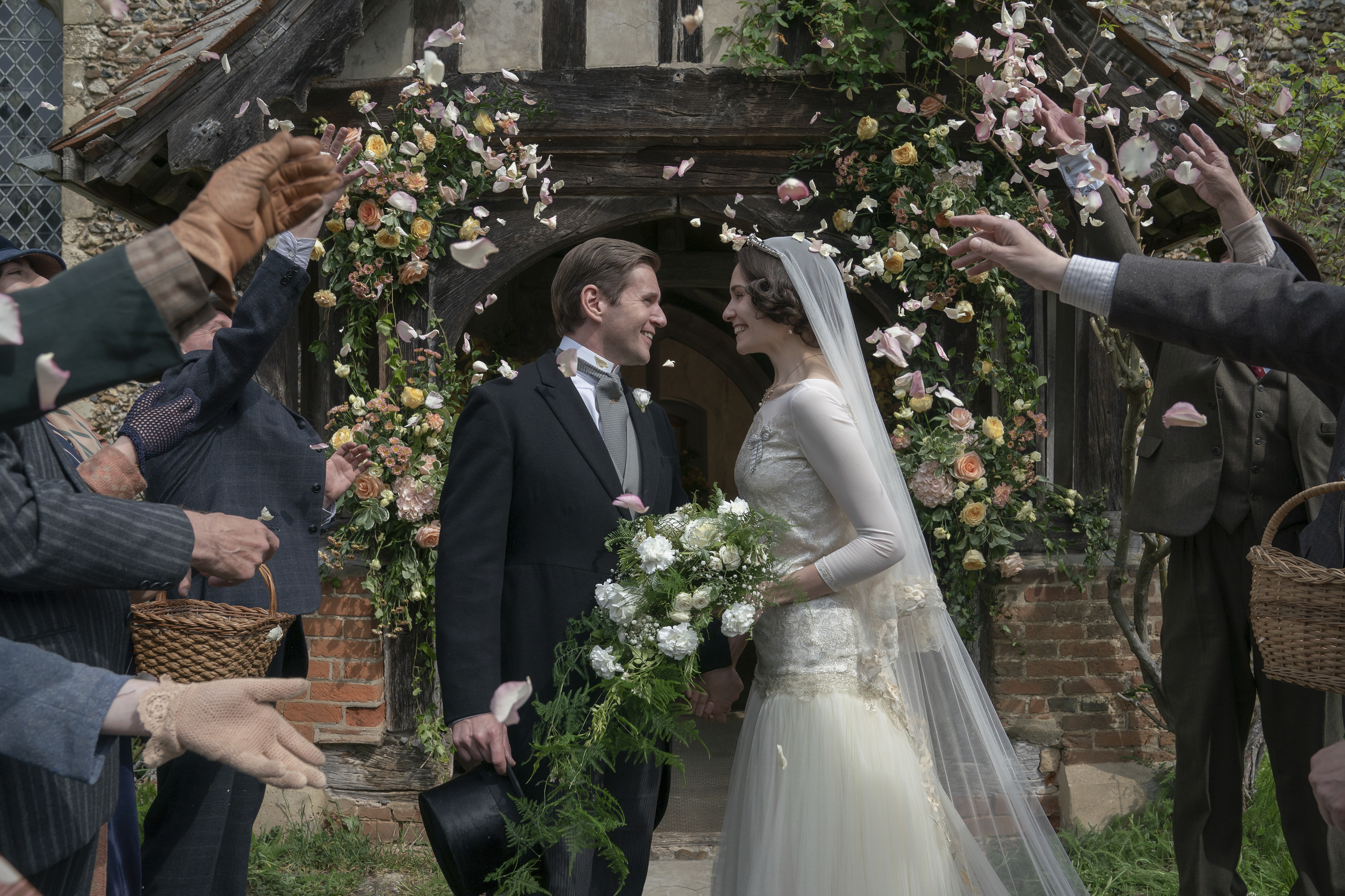 Review: Hollywood comes to Downton Abbey! Also: the clothes. - Vimarsana News