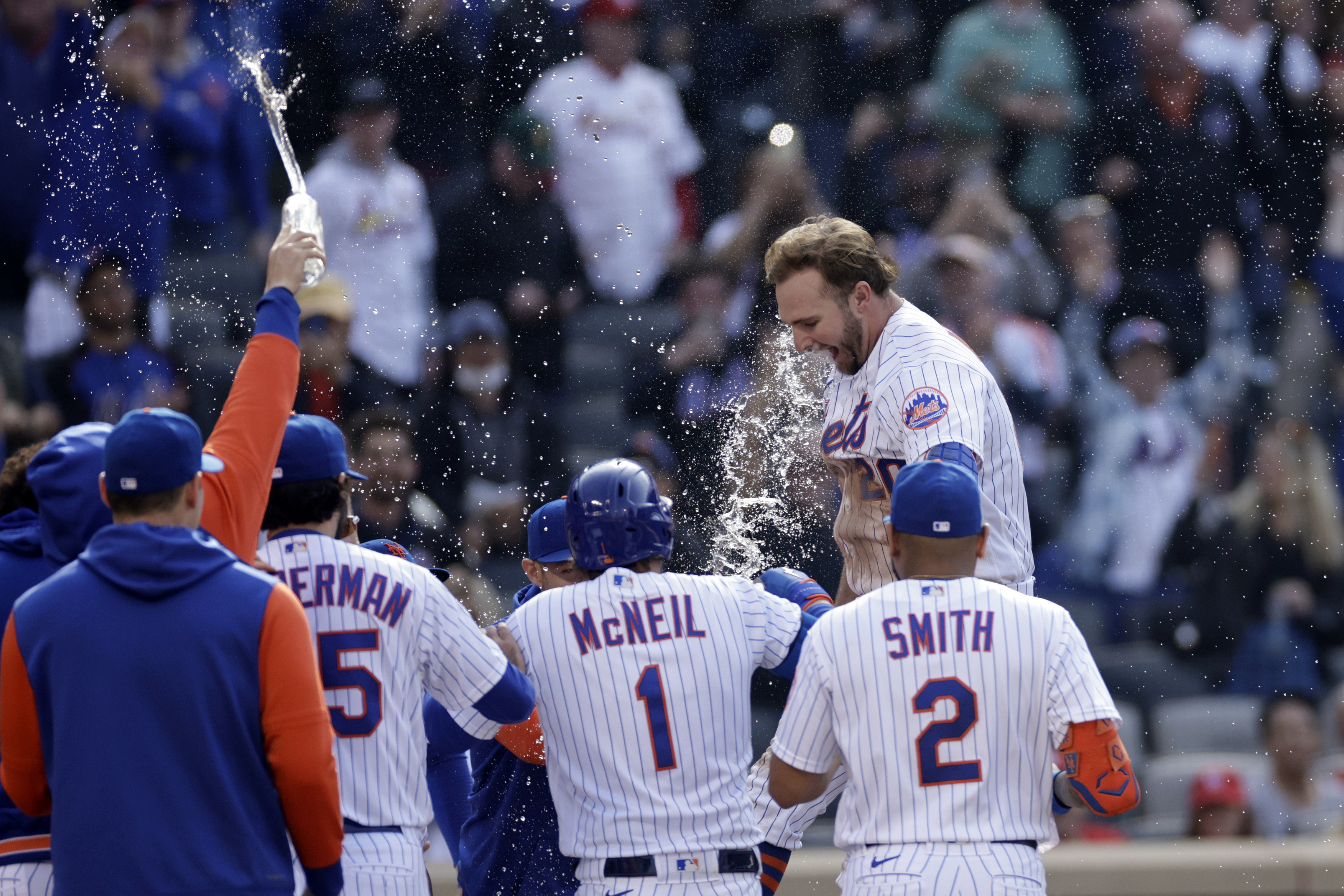 Mets pile on D-backs, take three of four in series