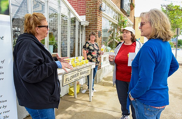 Yellow rose helps grieving parents find hope - Vimarsana News