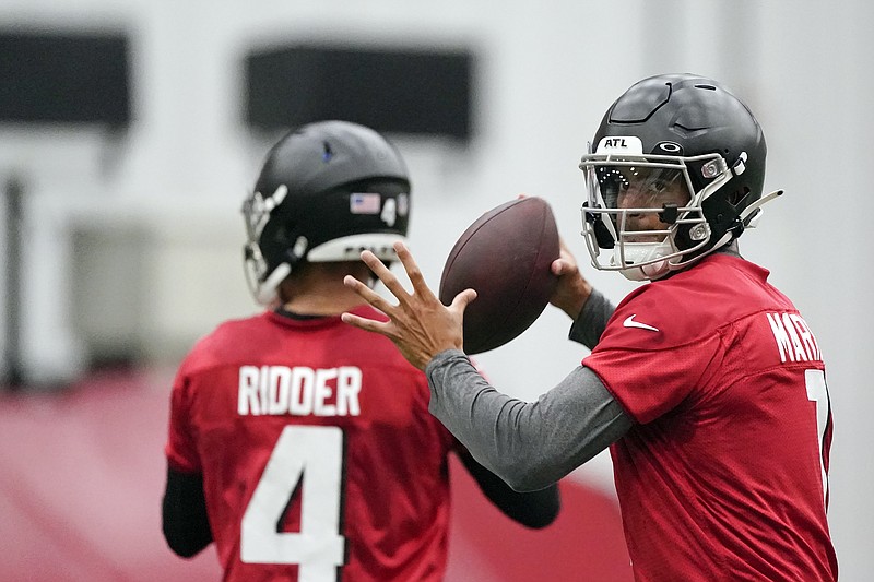 Falcons QB Mariota willing to be mentor but hungry to start