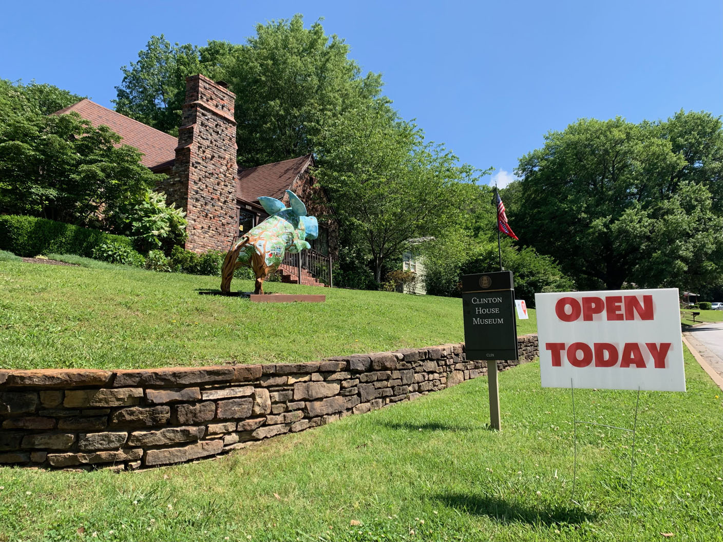NWA EDITORIAL | THURSDAY'S THUMBS: Listen to a podcast about the future of Fayetteville's Clinton House Museum - Vimarsana News