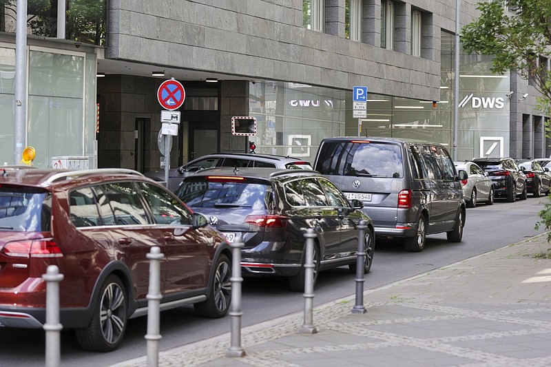 Police vehicles arrive for a raid of Deutsche Bank AG's offices in Frankfurt, on May 31. MUST CREDIT: Bloomberg photo by Alex Kraus.