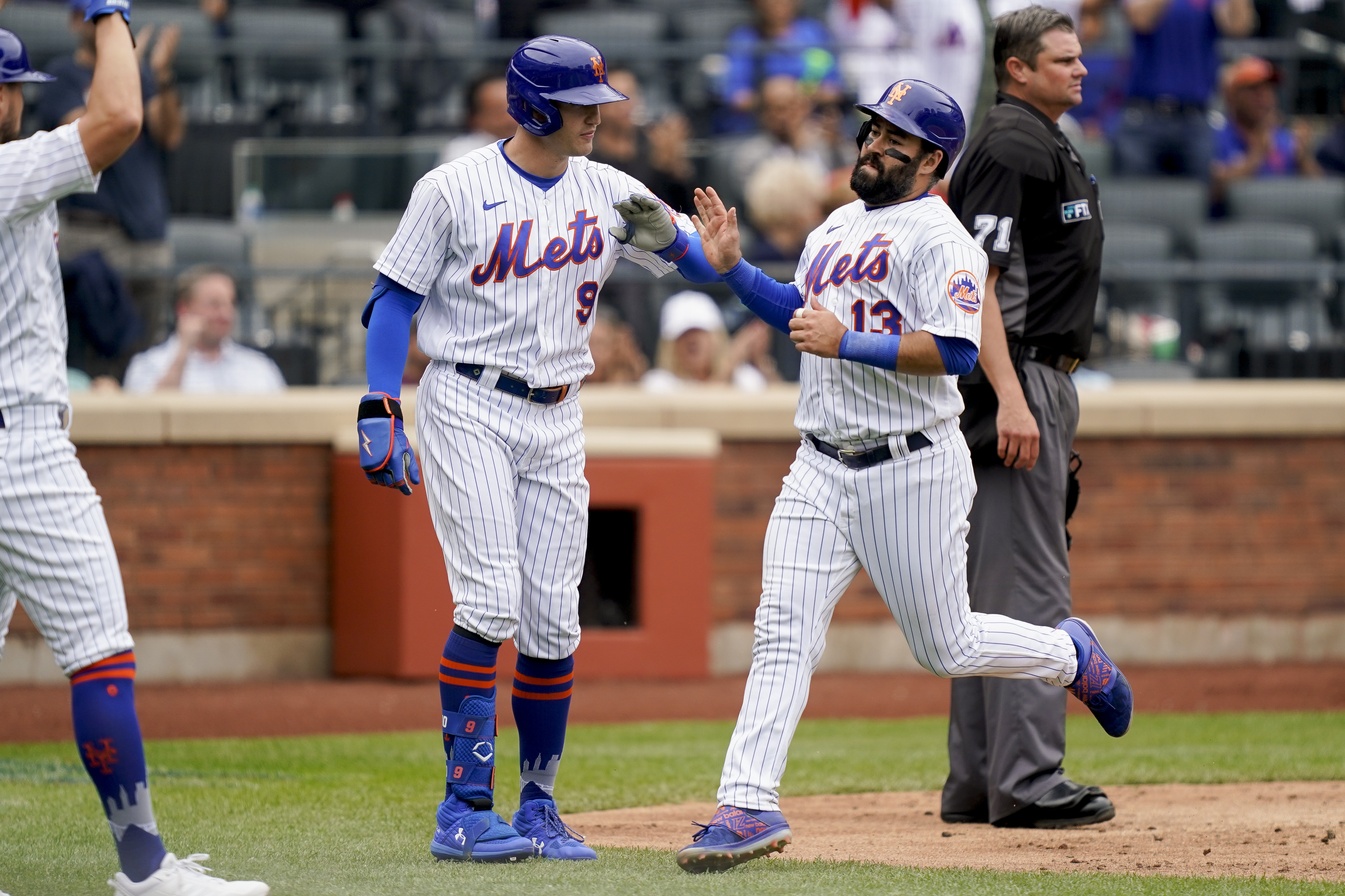 Rookie Lee finally makes contact, Mets beat Marlins in 12th