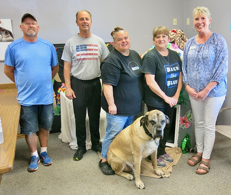 Westside Eagle Observer/SUSAN HOLLAND
The staff at Groomer Has It, the pet grooming shop located on Birmingham Street in Gravette, poses with Chamber of Commerce officers during the June Business After Hours session. Pictured are Tony Cooley, Chamber president Steve Harari, Angie Strode, Kristie Cooley, Chamber treasurer Sundee Hendren and, in the foreground, Groomer Has It "CEO" Boomer. The next Business After Hours will be held from 4 to 6 p.m. Thursday, July 7, at the Gravette Gym.