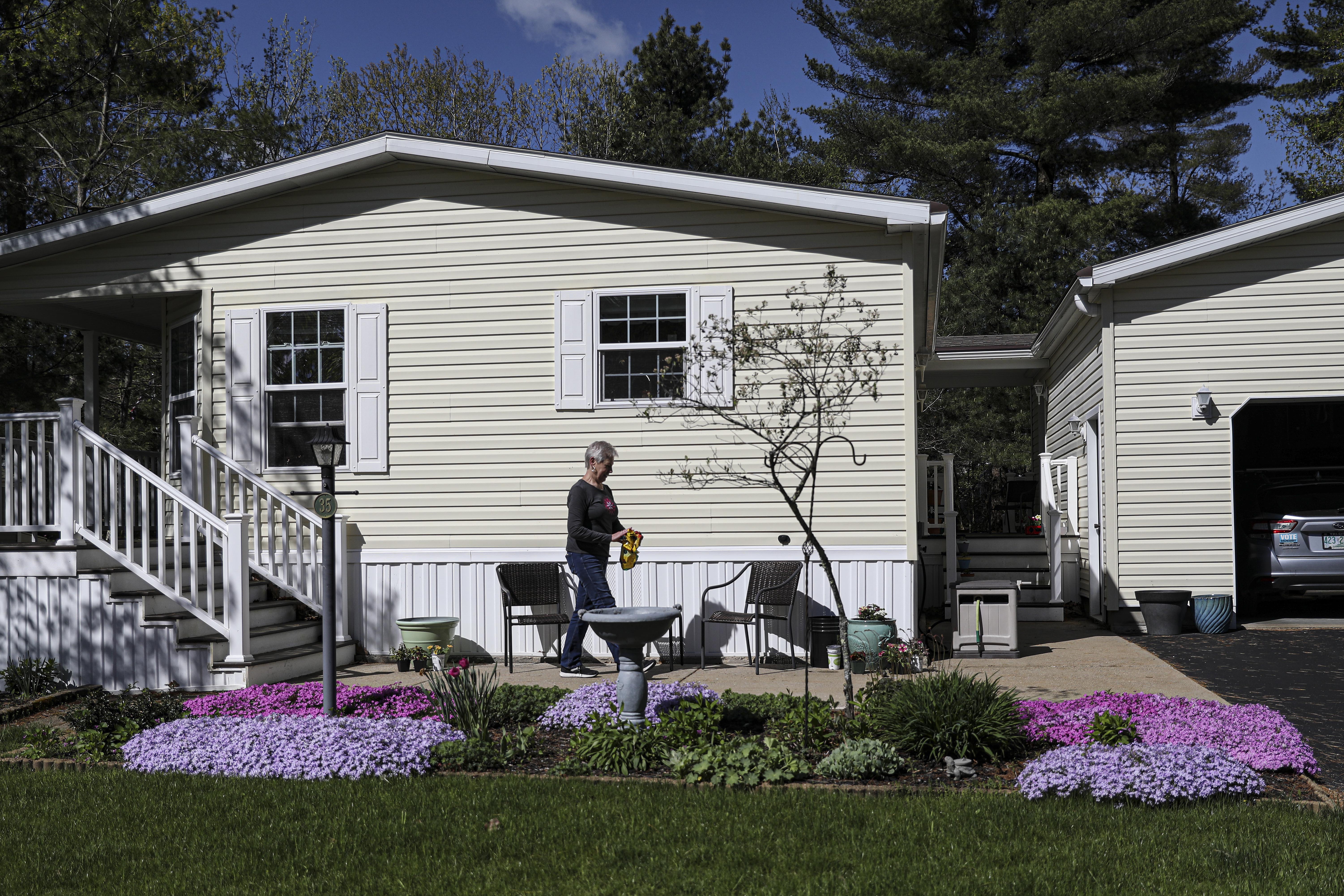 'We're all afraid': Massive rent increases hit mobile homes - Vimarsana News