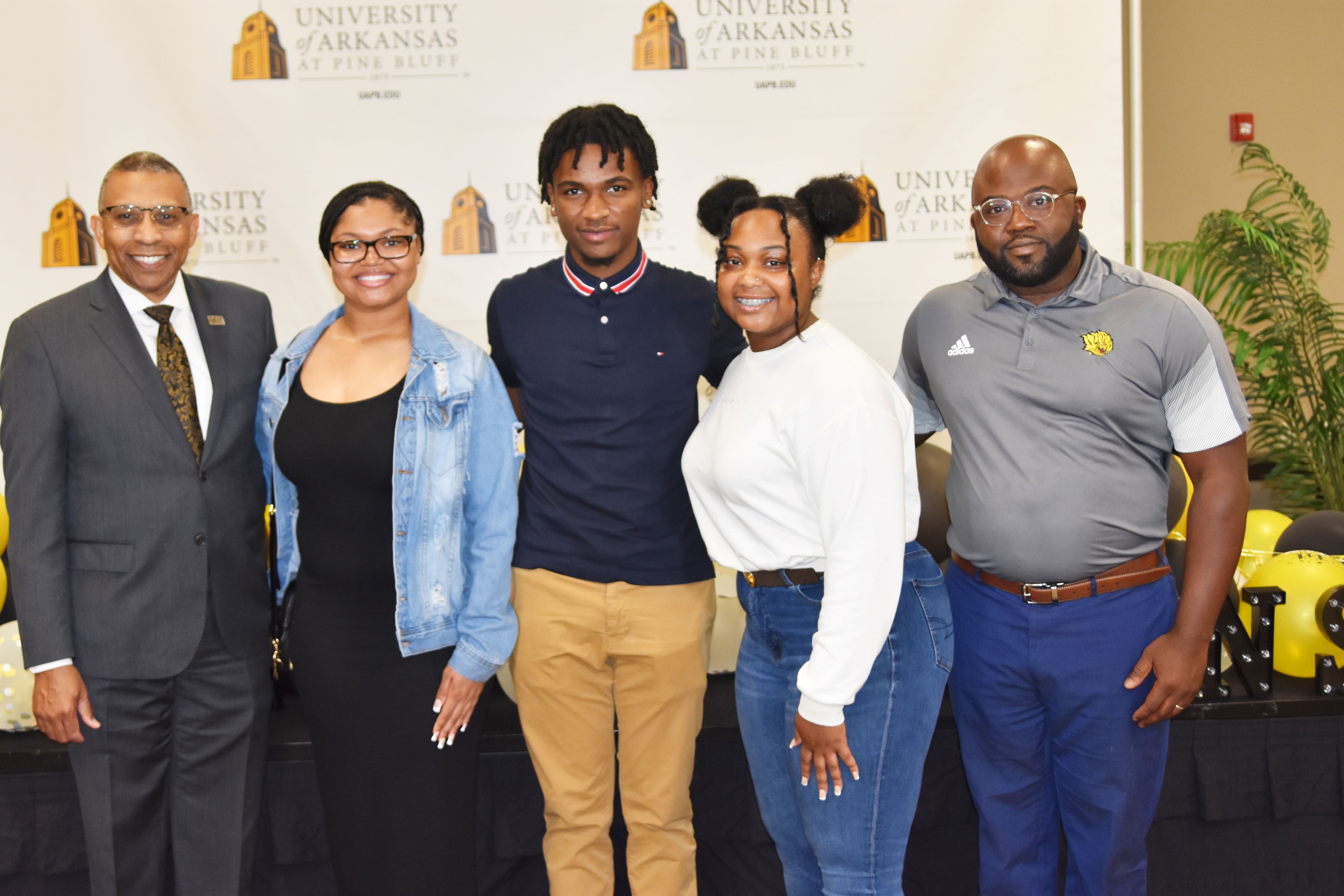 Local academic stars sign at UAPB event