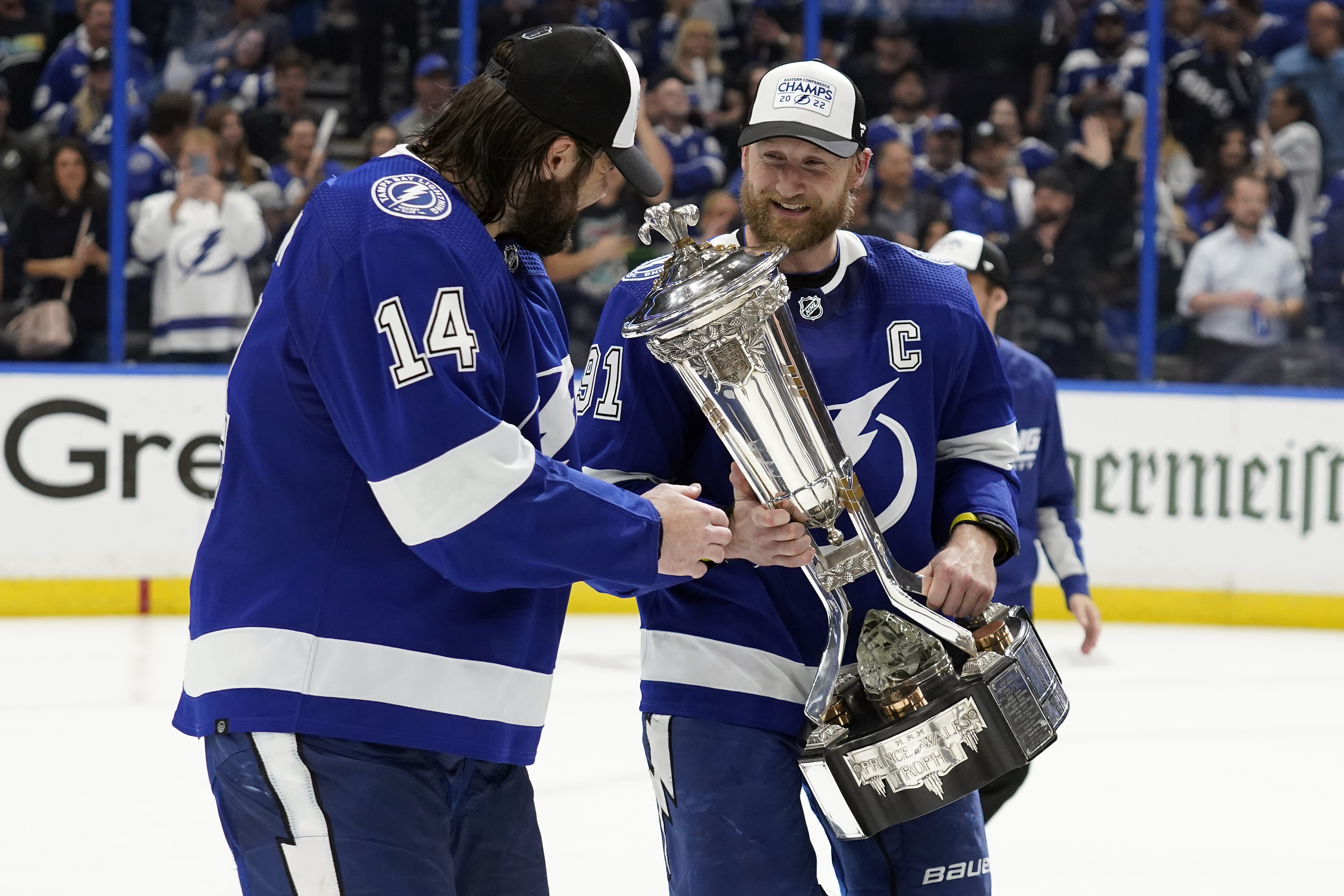 NHL: Stamkos leads Tampa Bay as it lights up former goalie in 6-1 win