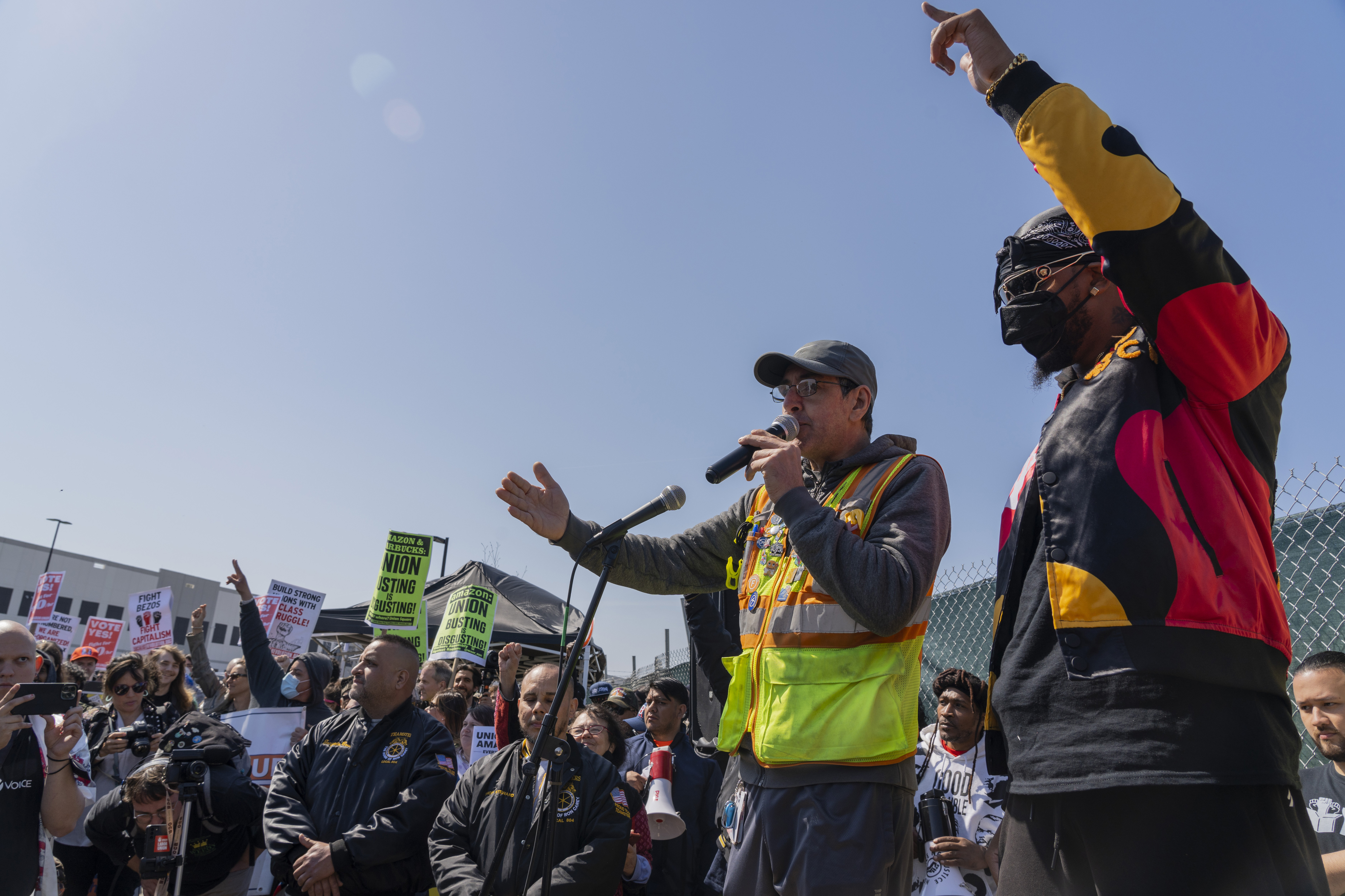 Amazon unionization dispute flares - Vimarsana News