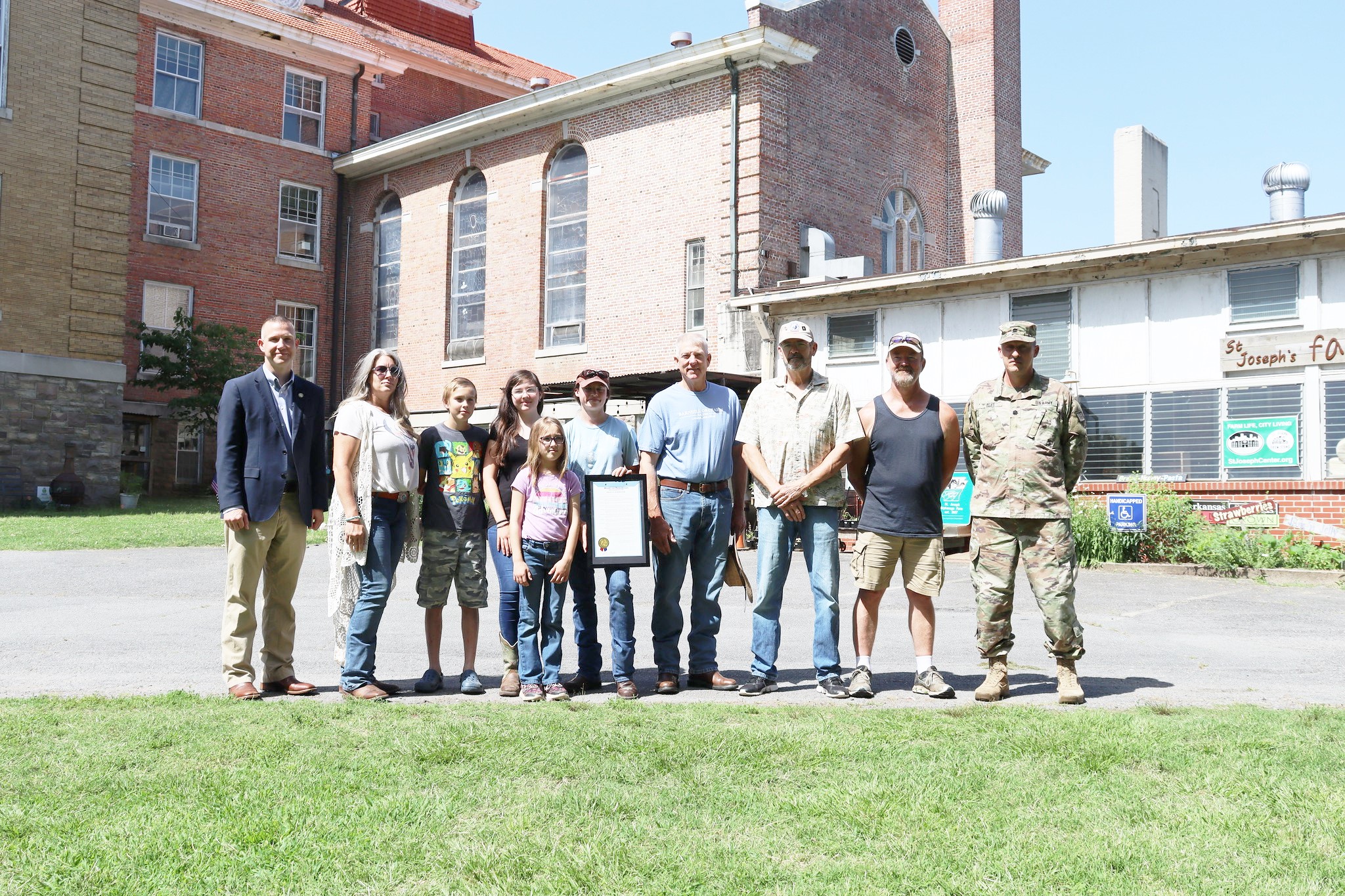 Ag community marks farmers market week
