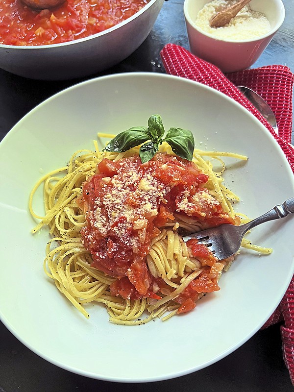 Black pepper linguine pairs perfectly with fresh tomato sauce - Vimarsana News