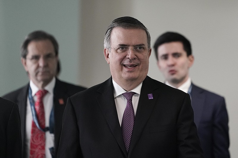 El ministro de Relaciones Exteriores mexicano Marcelo Ebrard en la Cumbre de las Américas el viernes 10 de junio de 2022 en Los Angeles. Ebrard se lanzó el lunes 20 de junio de 2022 a la campaña por la presidencia y anunció recorridos por el país para ganar la encuesta que realizará el oficialista Movimiento de Regeneración Nacional para elegir al candidato para los comicios de 2024. (AP Foto/Jae C. Hong)