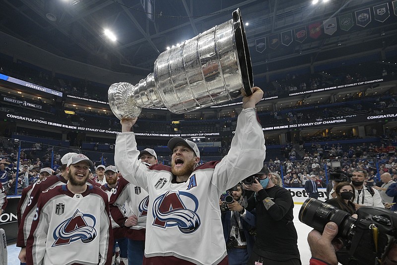 Mackinnon Shines In Clinching Win Helps Avs Win Stanley Cup 