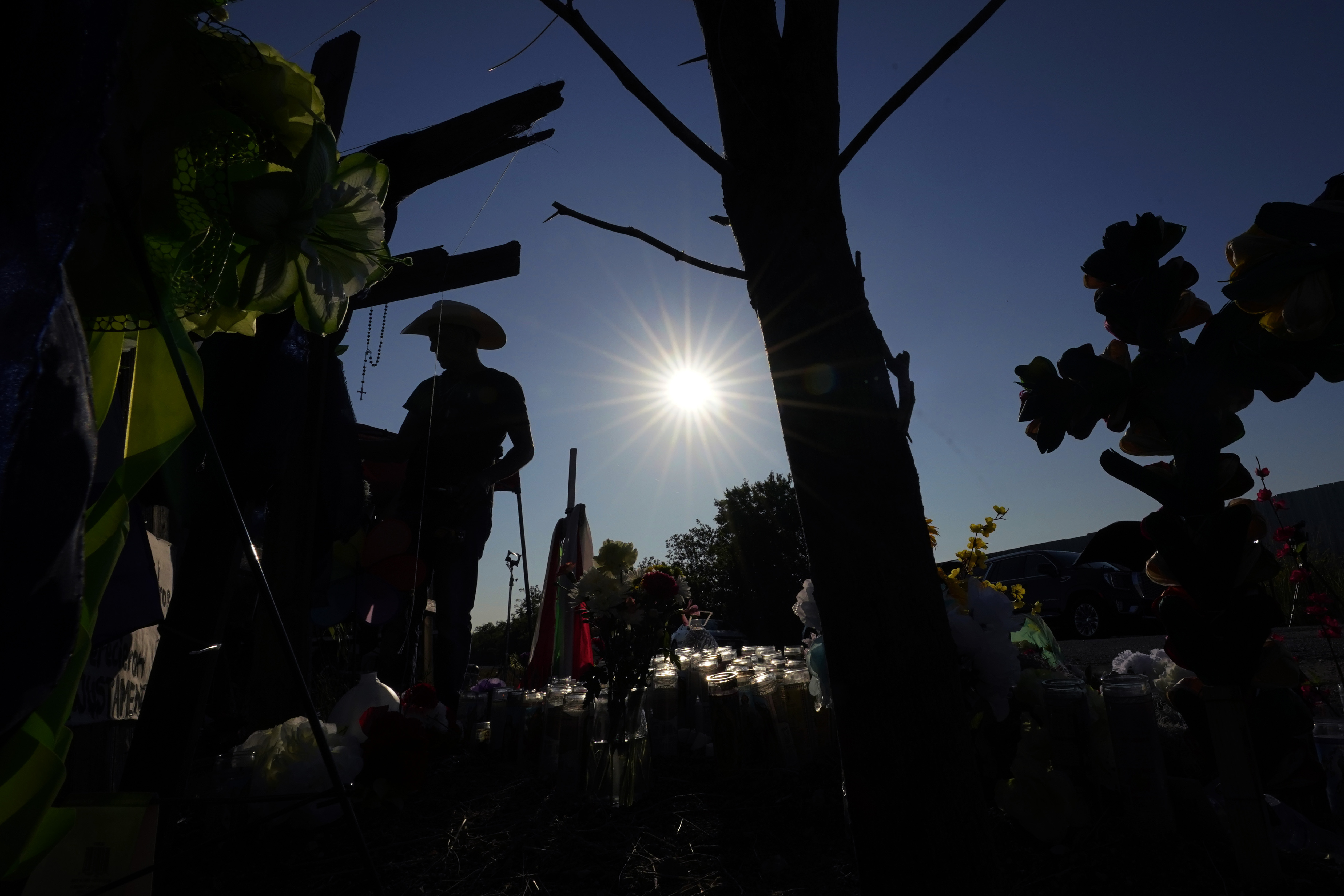 Migrants who died cleared checkpoint, U.S. official says - Vimarsana News