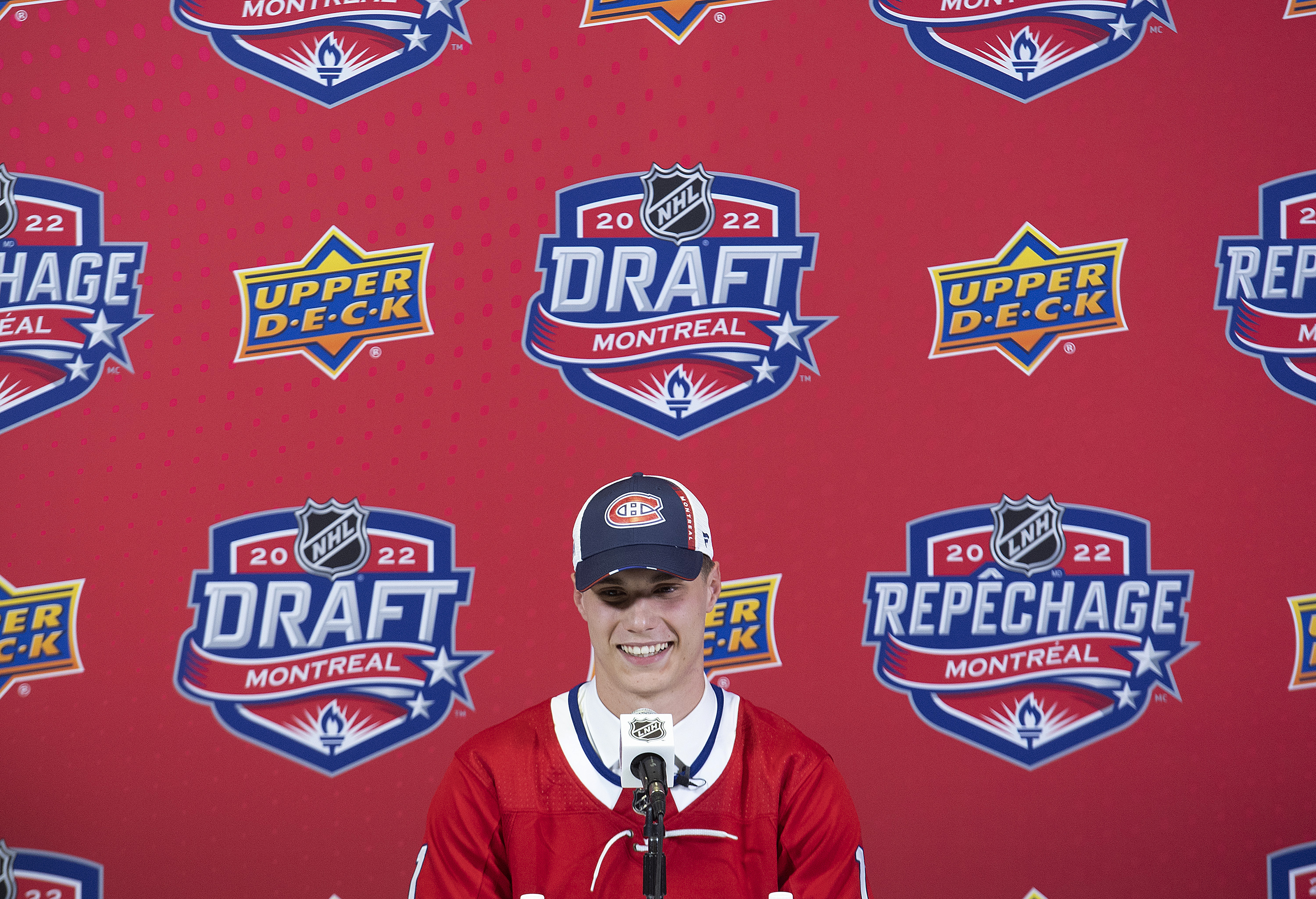 Canadiens take Juraj Slafkovsky with top pick in NHL draft - The