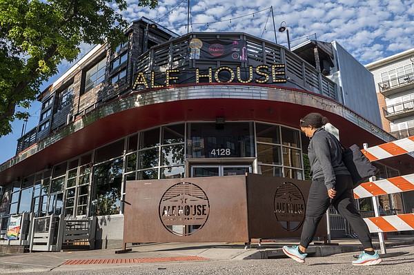 Police: 1 dead, 5 hurt in shooting outside Kansas City bar | Jefferson ...