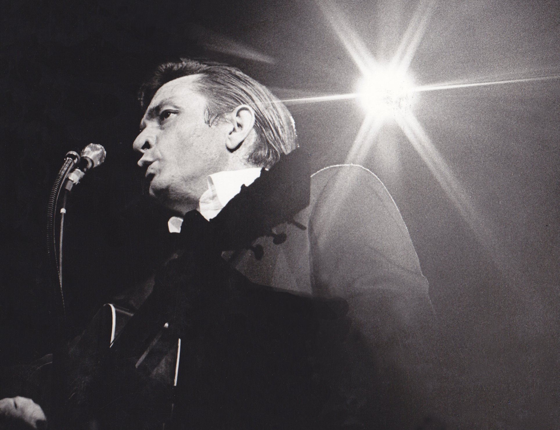 Candid Cash: Photo exhibit retraces Folsom Prison concert of Johnny Cash and friends - Vimarsana News