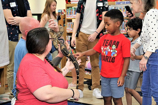 PHOTOS: Reptile petting zoo | El Dorado News