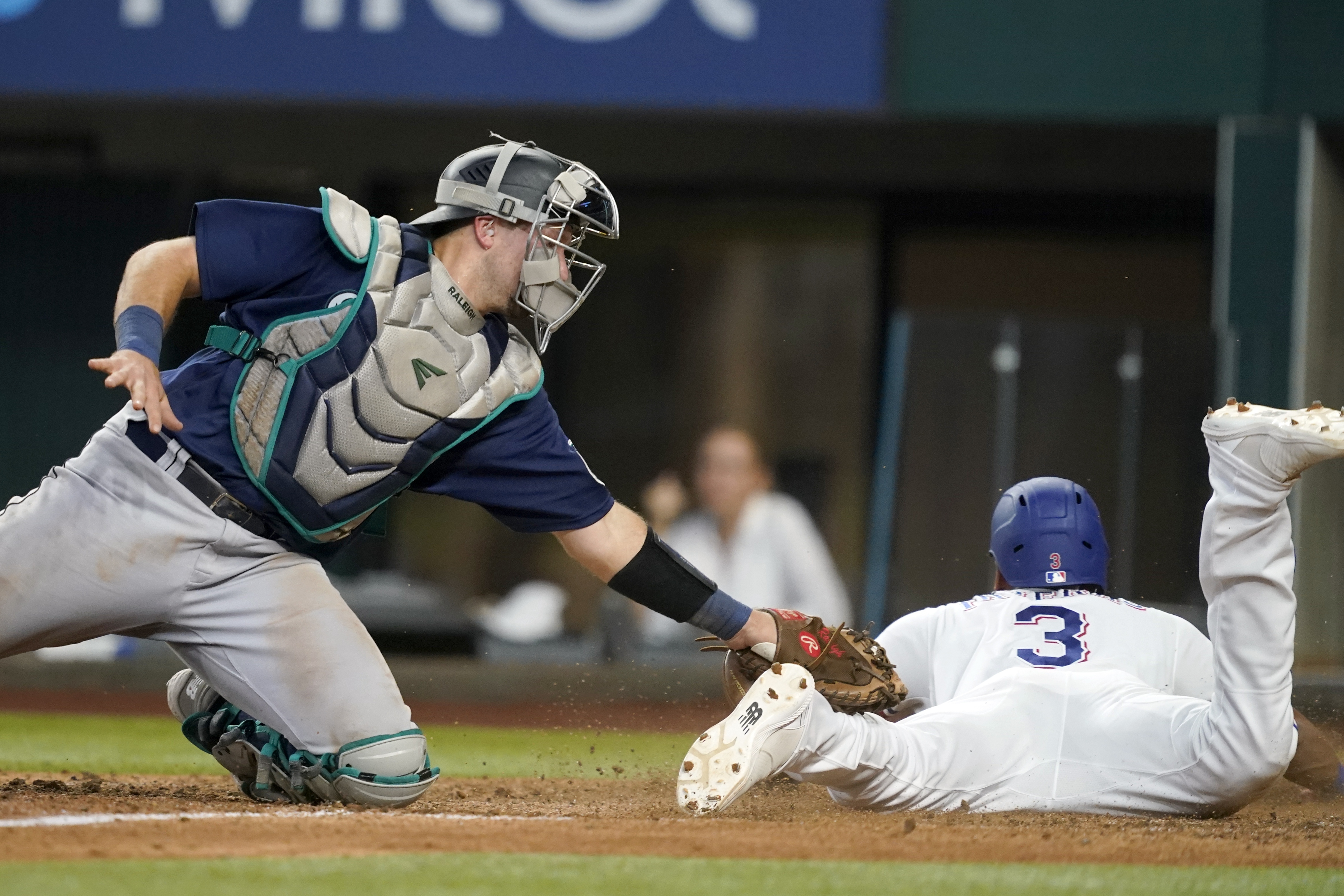 Castillo and Crawford lead the Mariners to a 4-0 victory over the