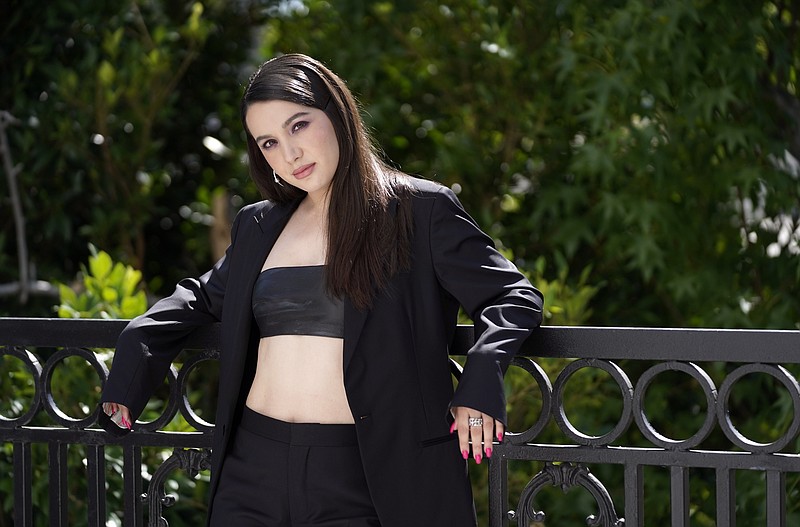 Hannah Marks, directora de la película "Don't Make Me Go", posa en el London Hotel en West Hollywood, California, el miércoles 29 de junio de 2022. (Foto AP/Chris Pizzello)