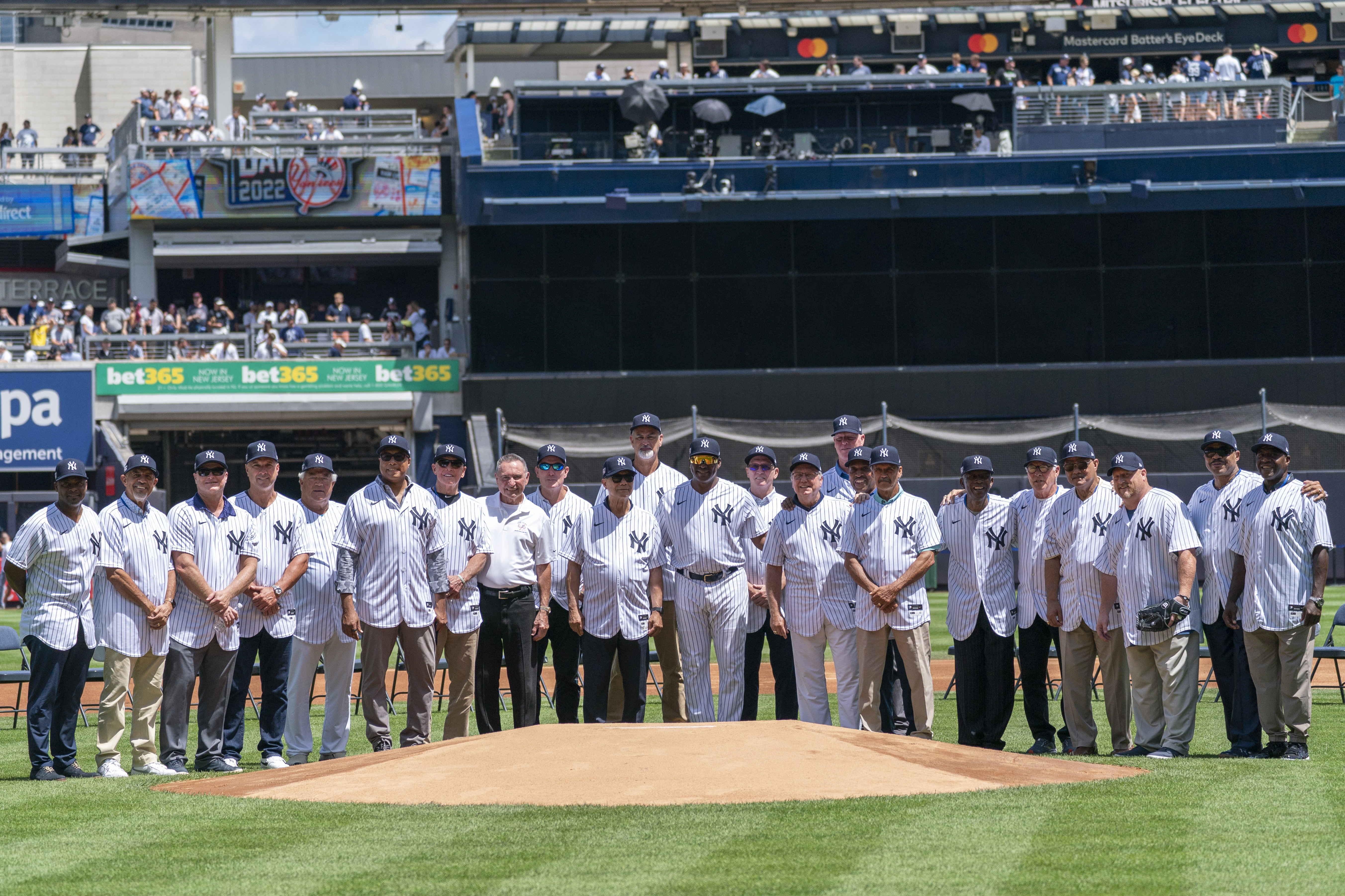 Yankees Opening Day 2022: Fans return to Yankee Stadium