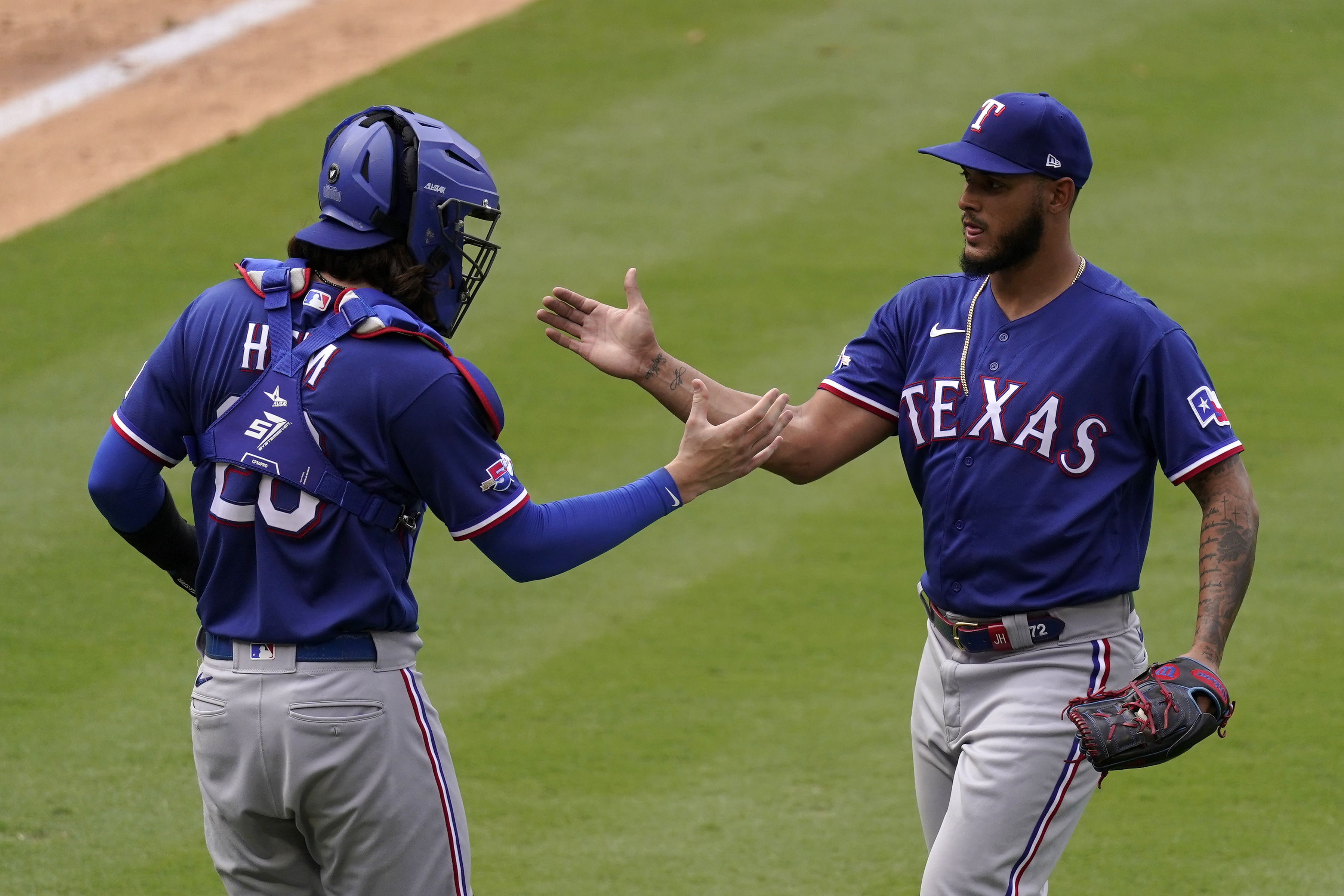 Texas Rangers' Ezequiel Duran, left, is caught stealing second
