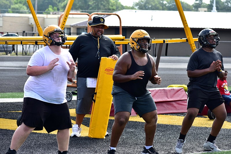 Watson Chapel High School Coach Maurice Moody instructs the offensive linemen during practice Monday. (Pine Bluff Commercial/I.C. Murrell)