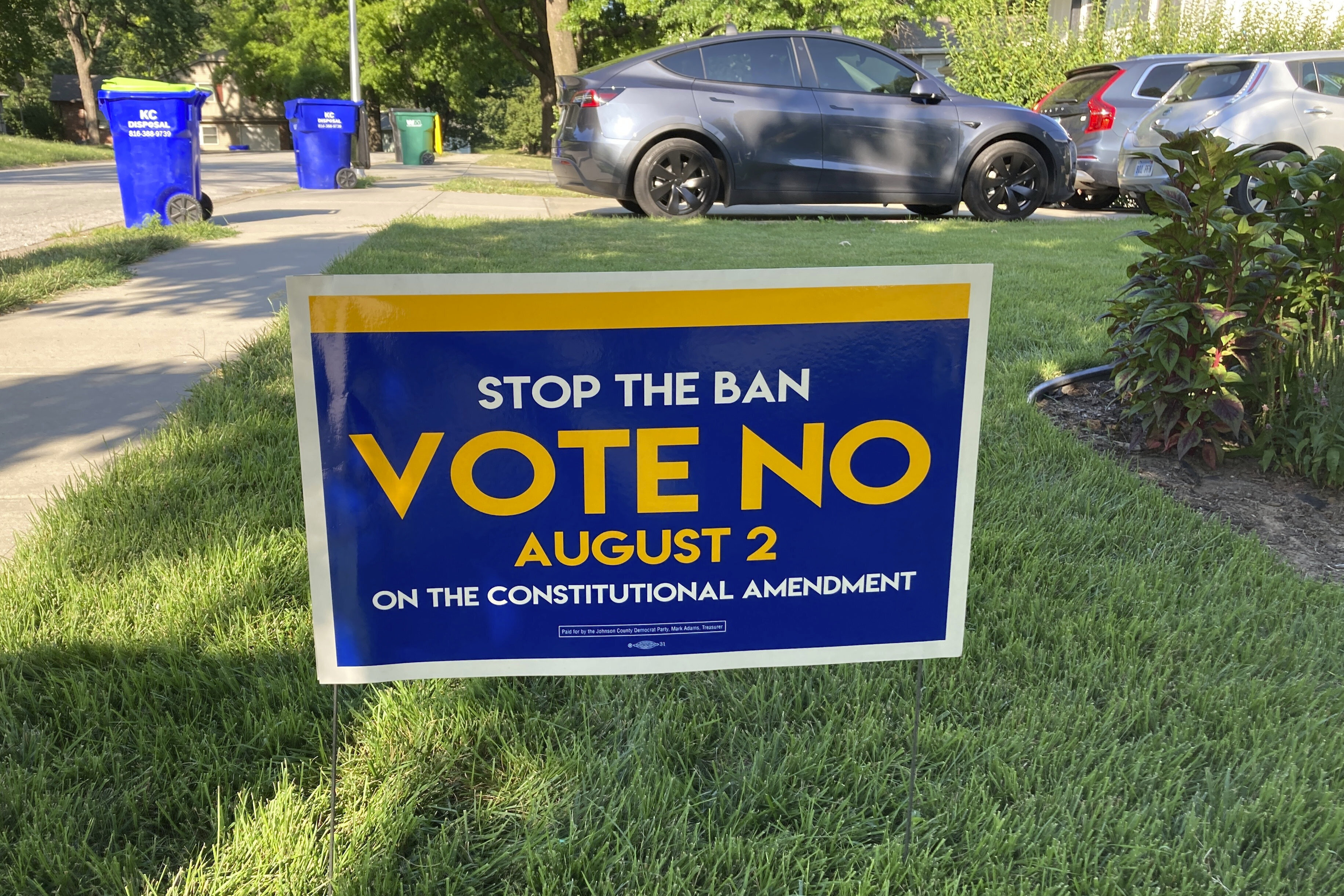 Kansans vote to keep abortion protections - Vimarsana News