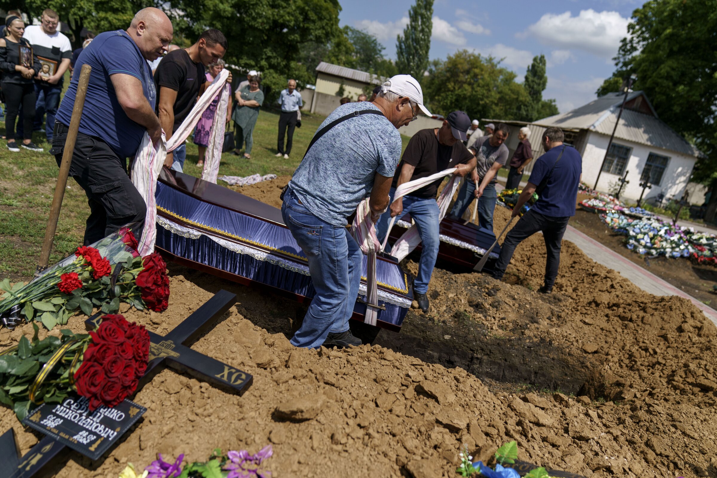 Ukraine war dead go to final rest - Vimarsana News