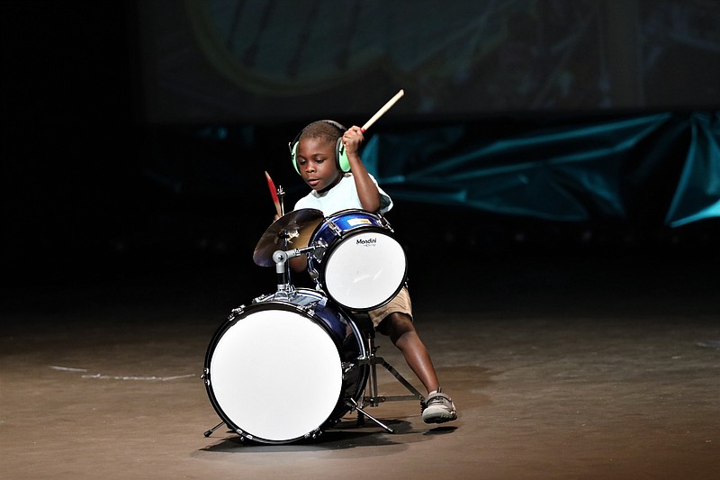 PHOTOS HOPE Landing children show abilities at talent show El Dorado