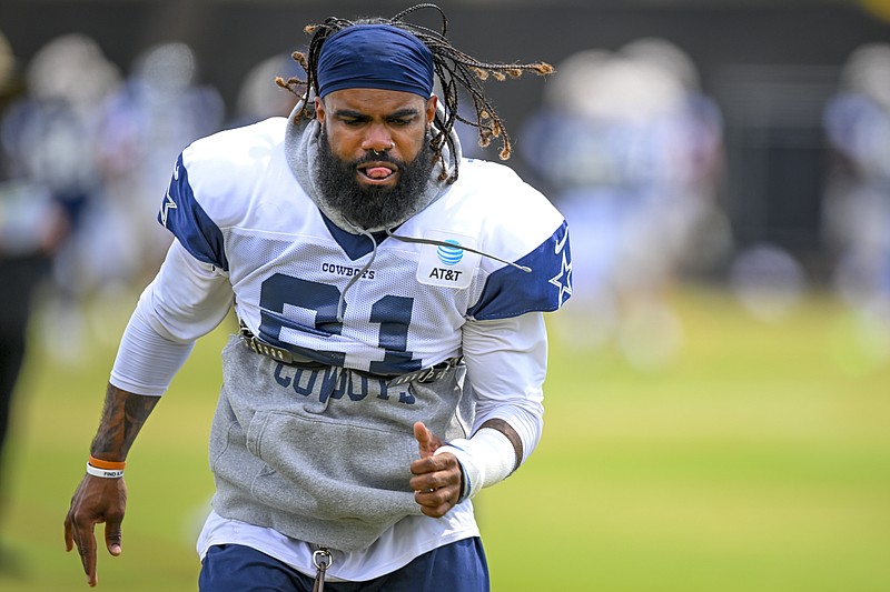 Dallas Cowboys running back Ezekiel Elliott runs a conditioning exercise at NFL football training camp, Monday, Aug. 1, 2022, in Oxnard, Calif. (AP Photo/Gus Ruelas)