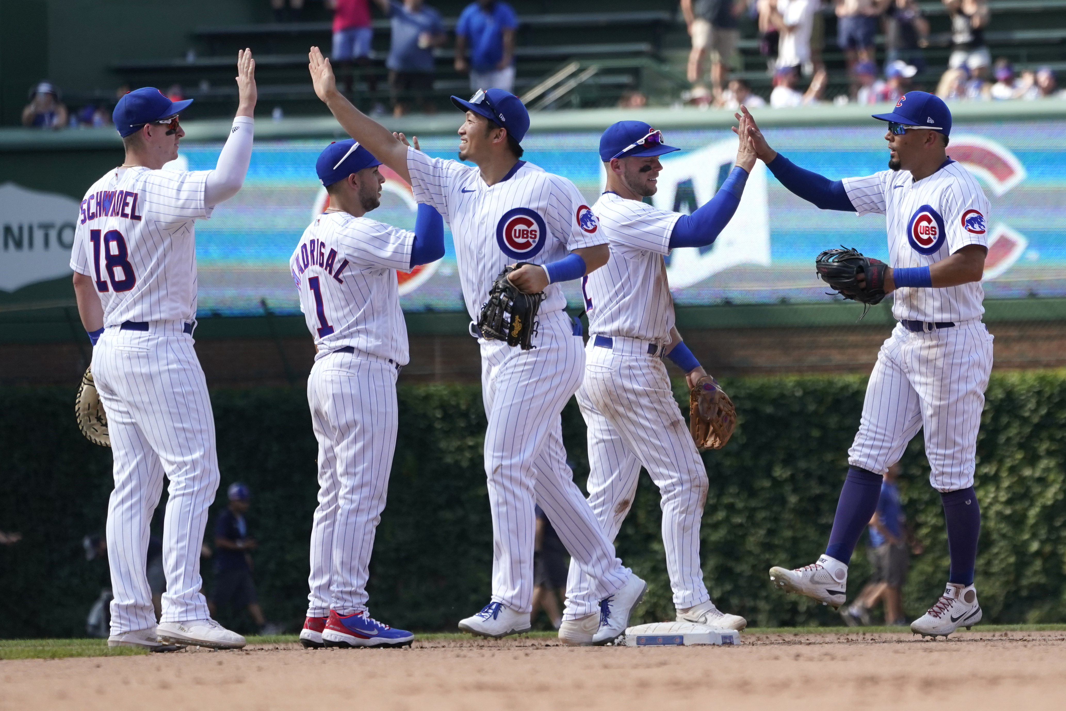 Photos: White Sox shut out the Cubs 4-0 in the Game 2 of the City Series at  Wrigley Field