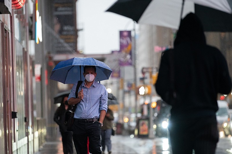 Pedestrians in New York on Oct. 26, 2021. MUST CREDIT: Bloomberg photo by Jeenah Moon