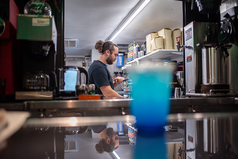 Michael Perry prepares a blue raspberry Zoomie beverage during preparations for opening Alley Cats Coffee Bar on Tuesday, Aug. 9, 2022, in Texarkana, Arkansas. (Staff photo by Erin DeBlanc)