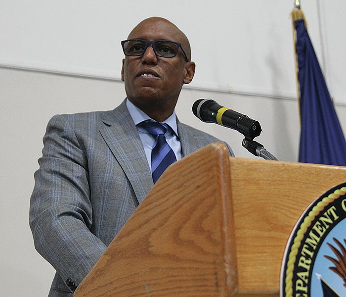 Ranking VA official touts benefits for Arkansas veterans during visit