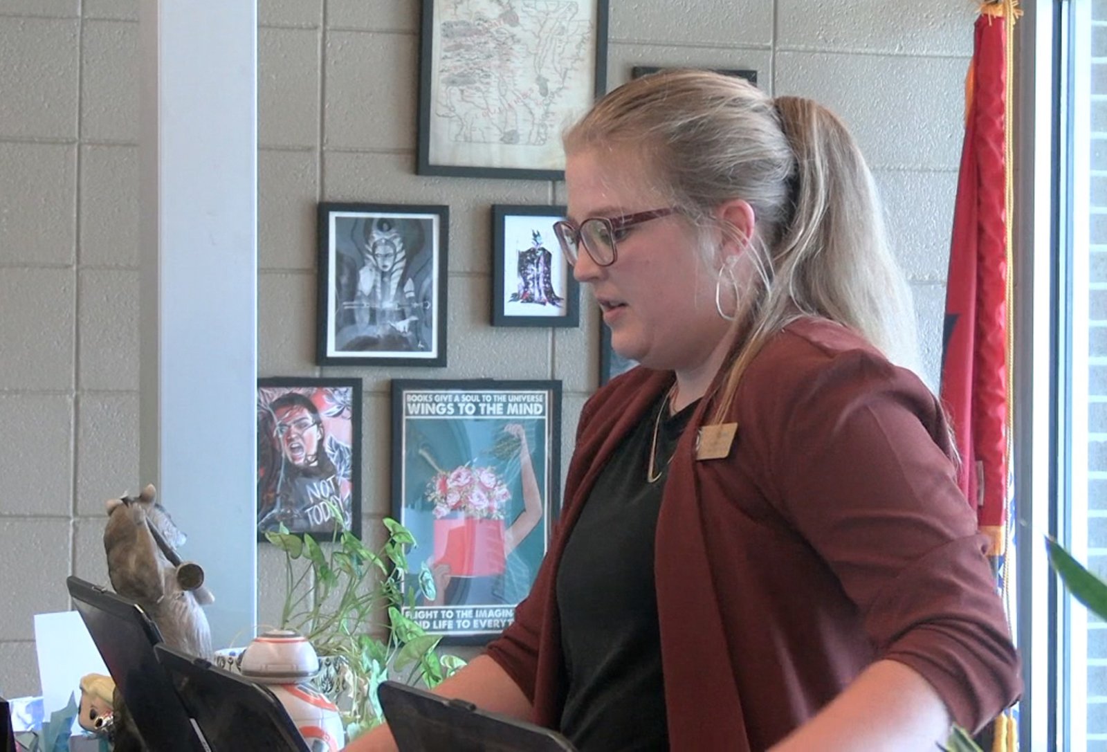 WATCH Shipman ‘feels called’ to work for Lakeside school library Hot