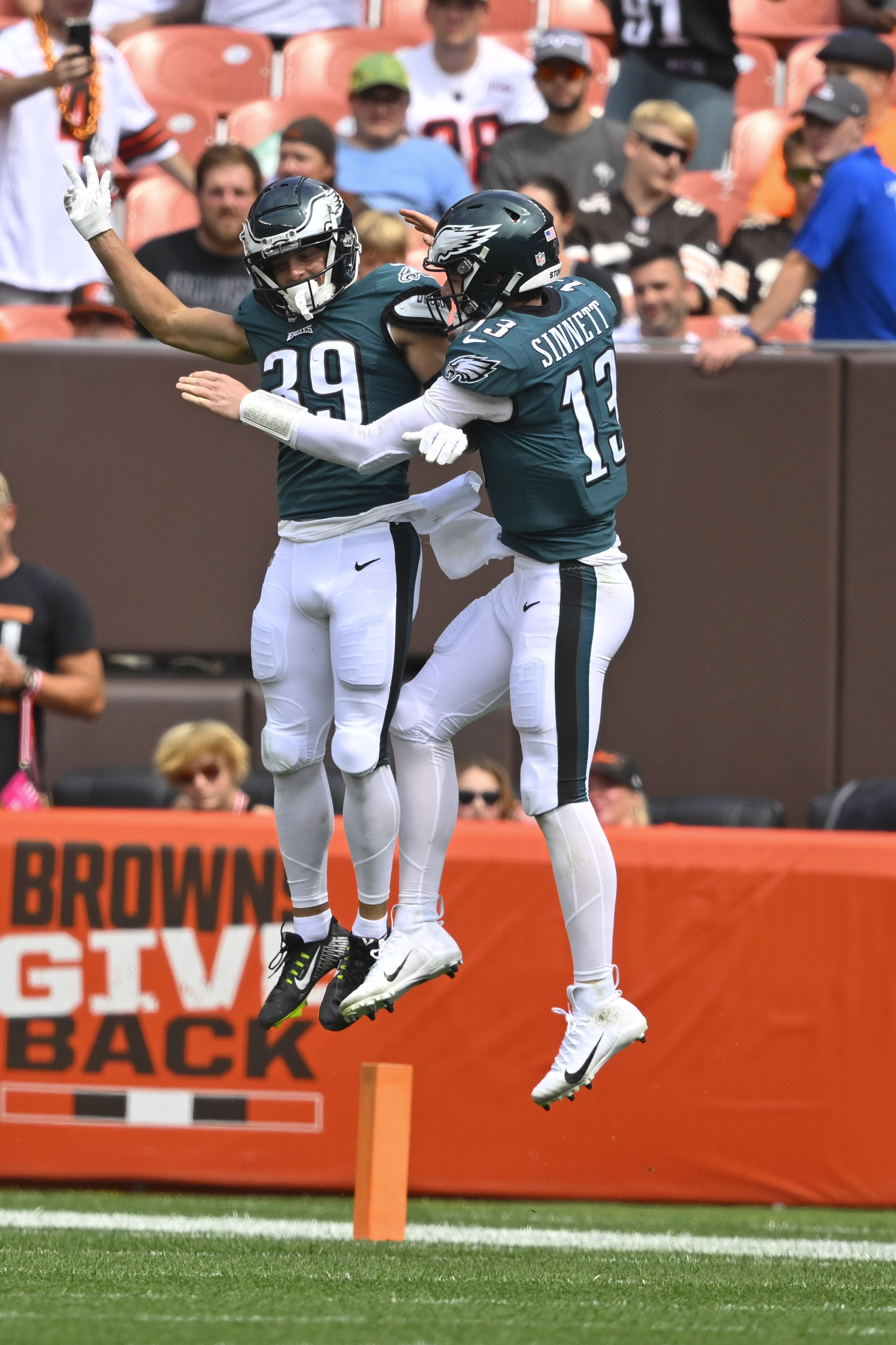 Eagles' Gardner Minshew, reserves lead team to 21-20 win over Browns  without Jalen Hurts